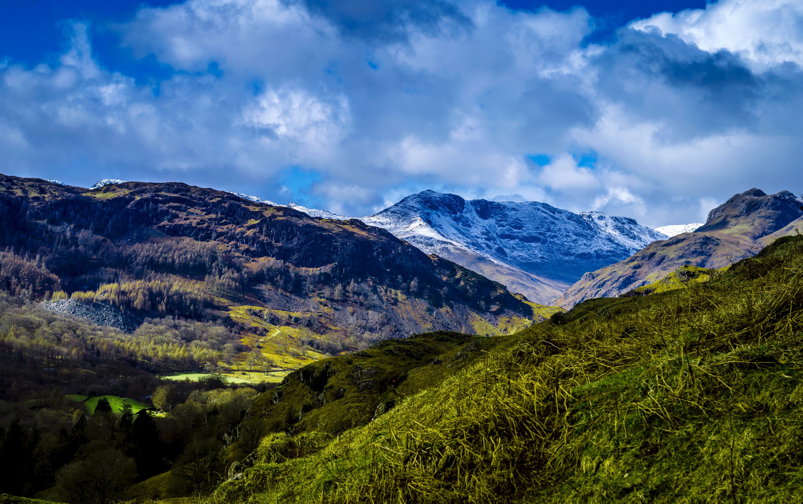 Snow-capped mountains under a cloudy blue sky in the UK HD Wallpaper