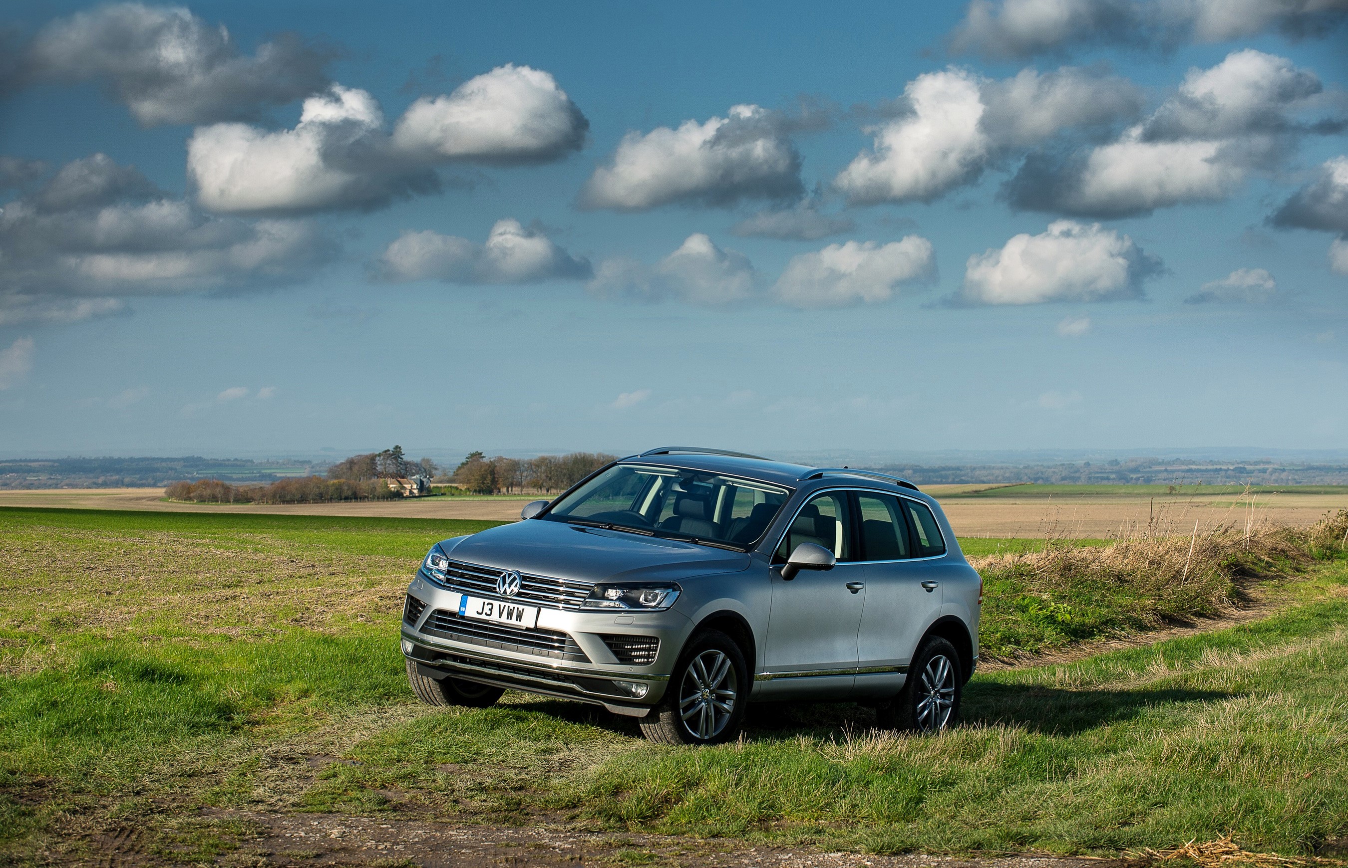 Silver Volkswagen Touareg SE in a field HD Wallpaper