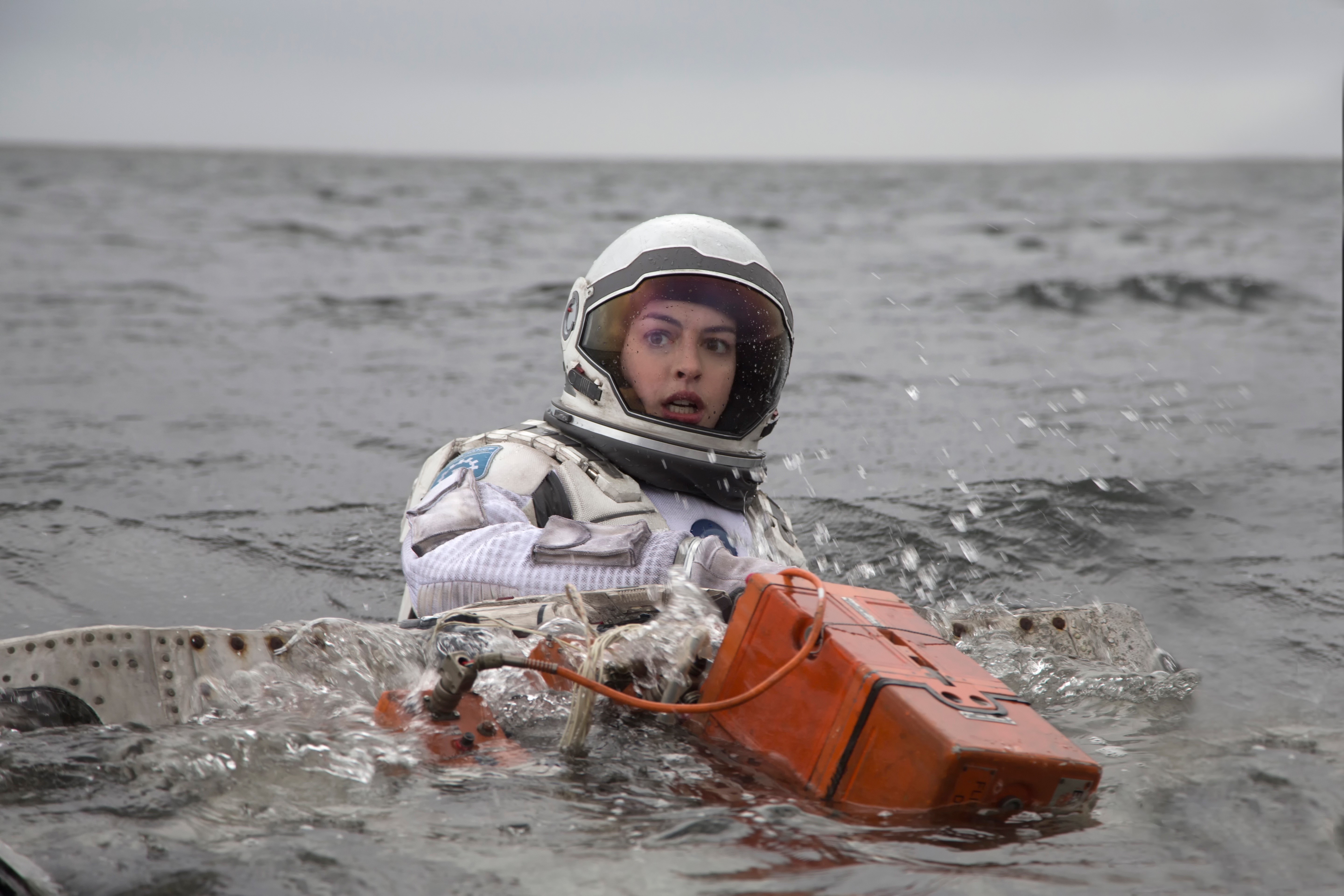 Anne Hathaway from Interstellar in water HD Wallpaper