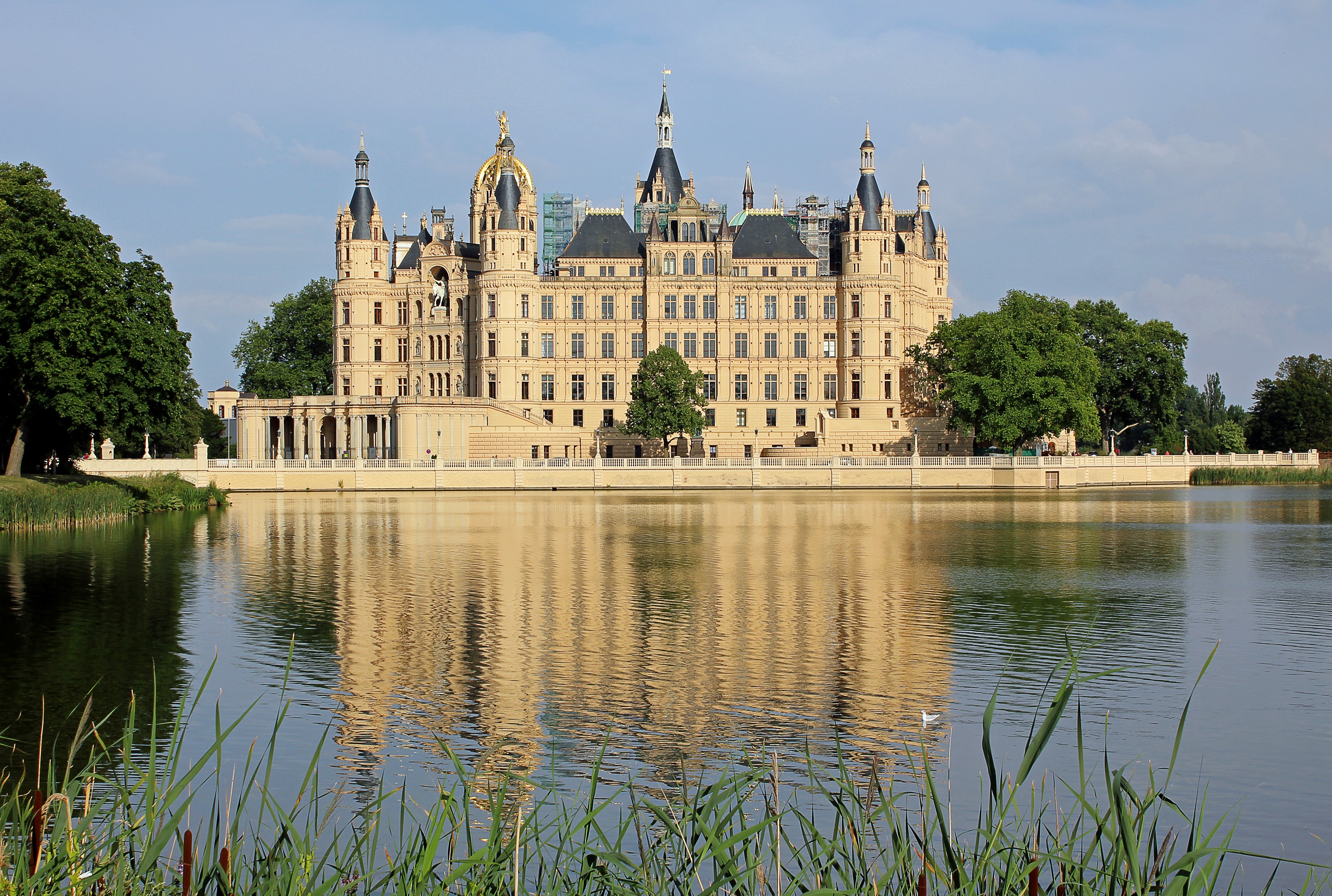 Schwerin Castle reflected in a pond in Germany HD Wallpaper