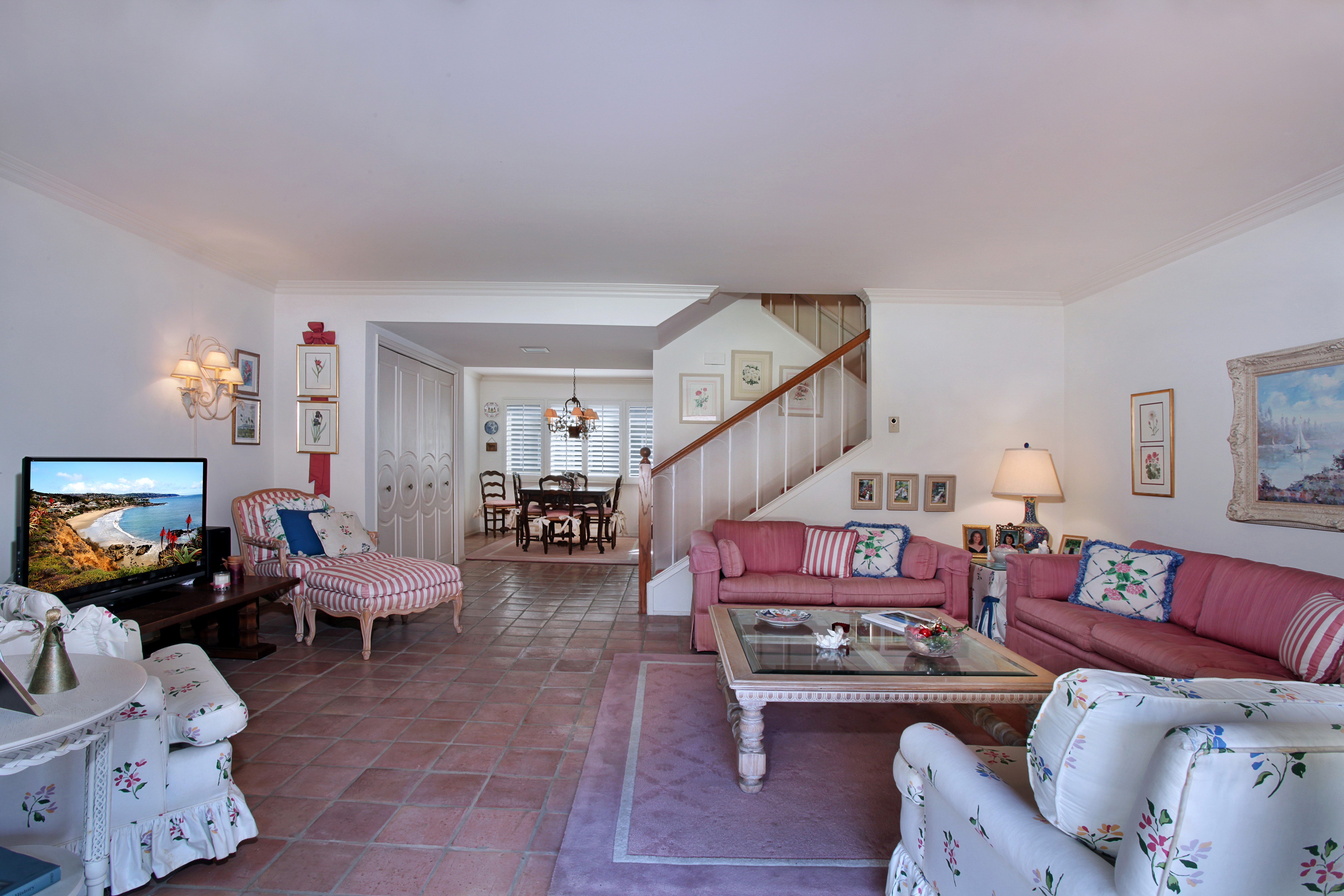 Living room with pink sofas and dining area HD Wallpaper