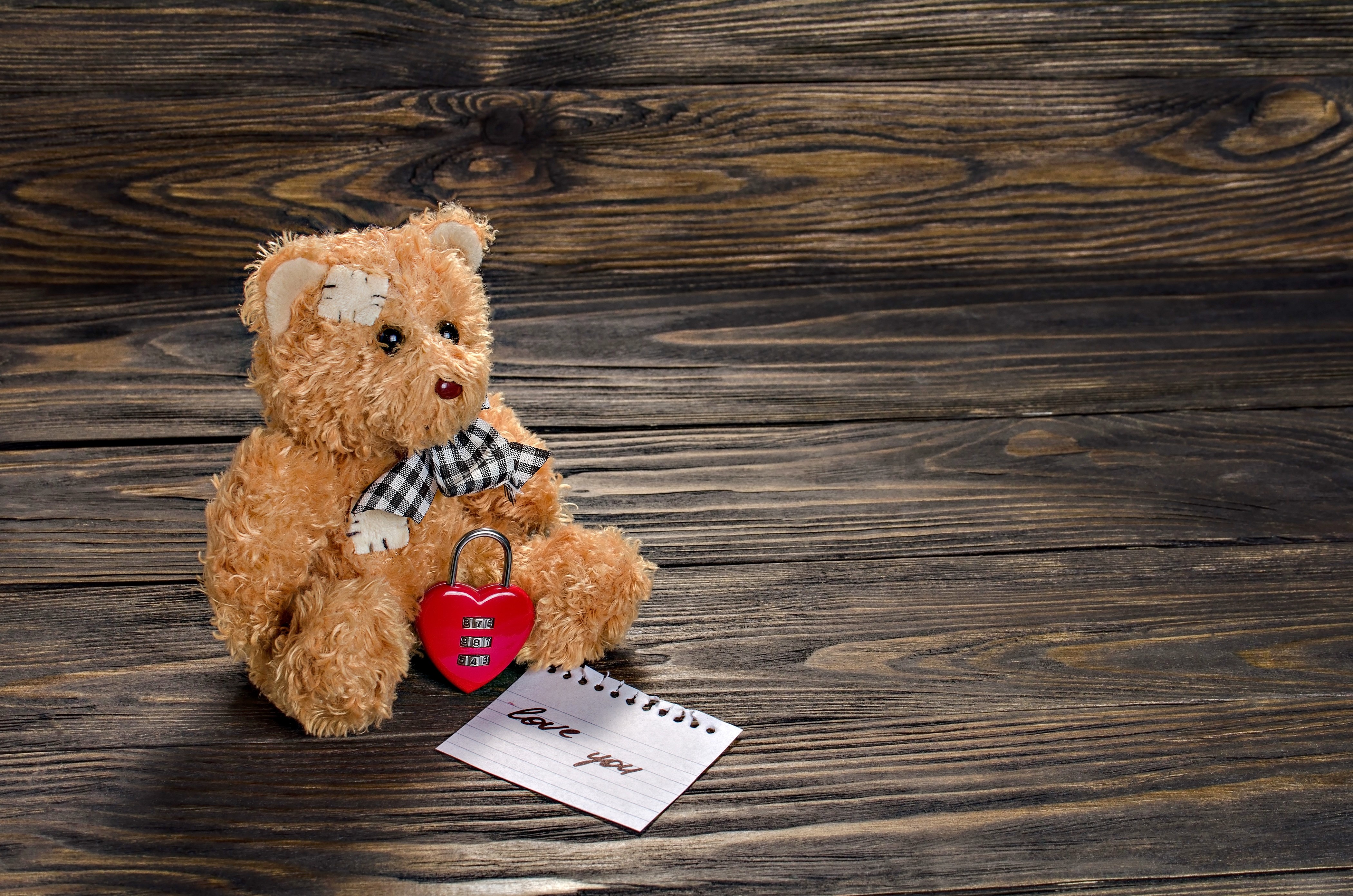 Teddy bear with heart lock and note HD Wallpaper