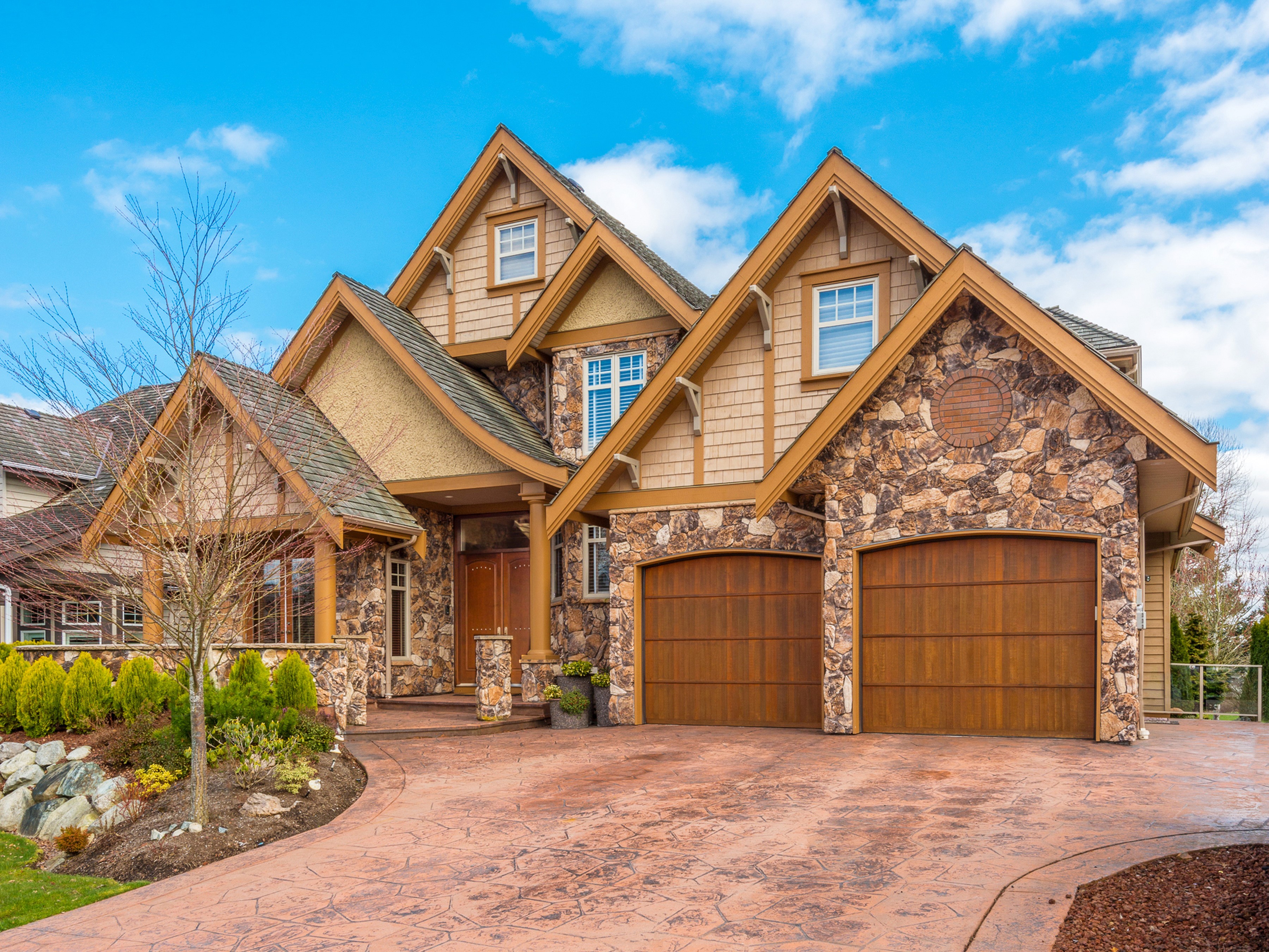 Luxury stone and wood house with double garage HD Wallpaper