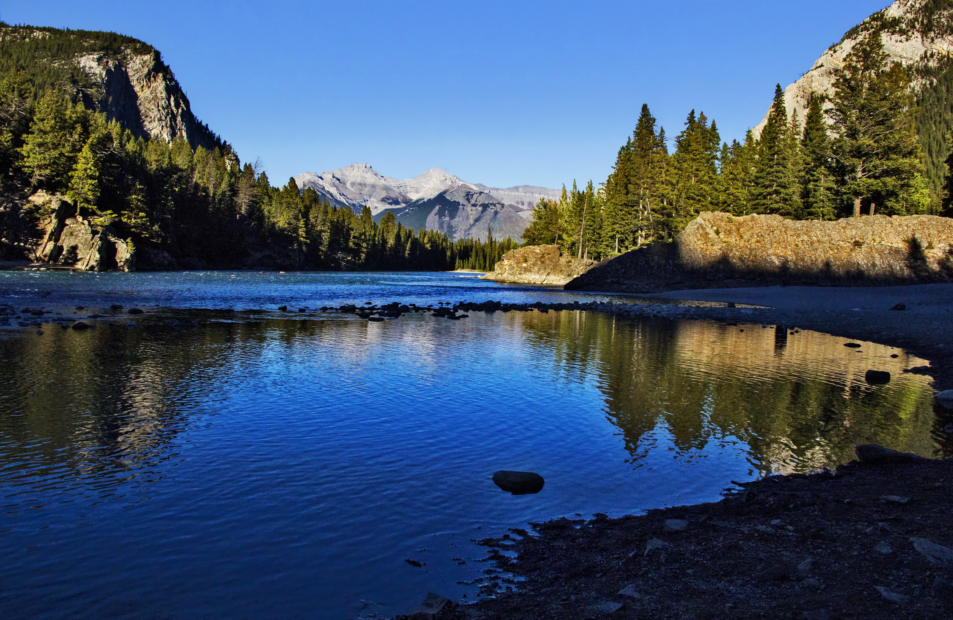 River and Mountains in Banff National Park, Canada HD Wallpaper
