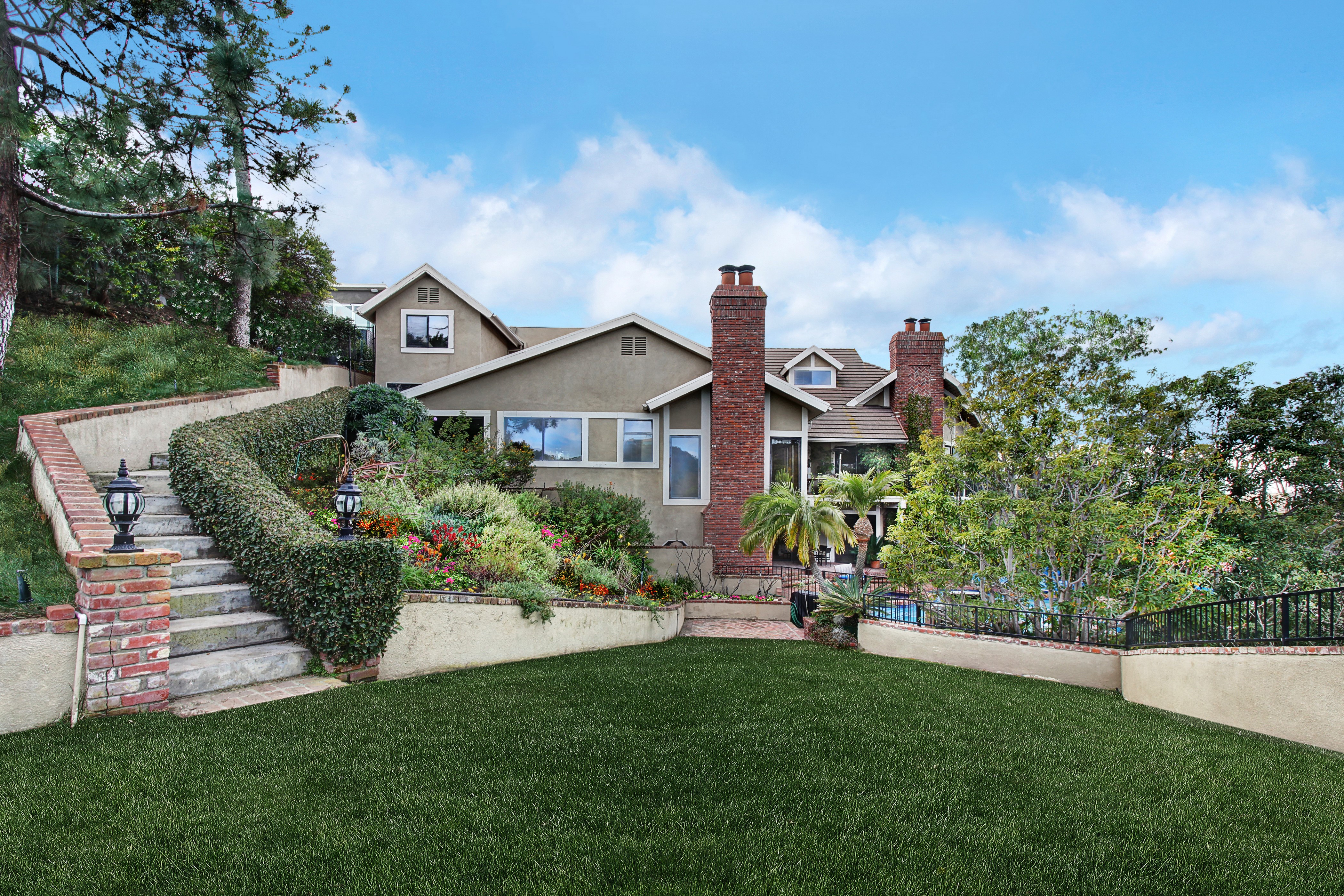 House with lawn and stairs HD Wallpaper