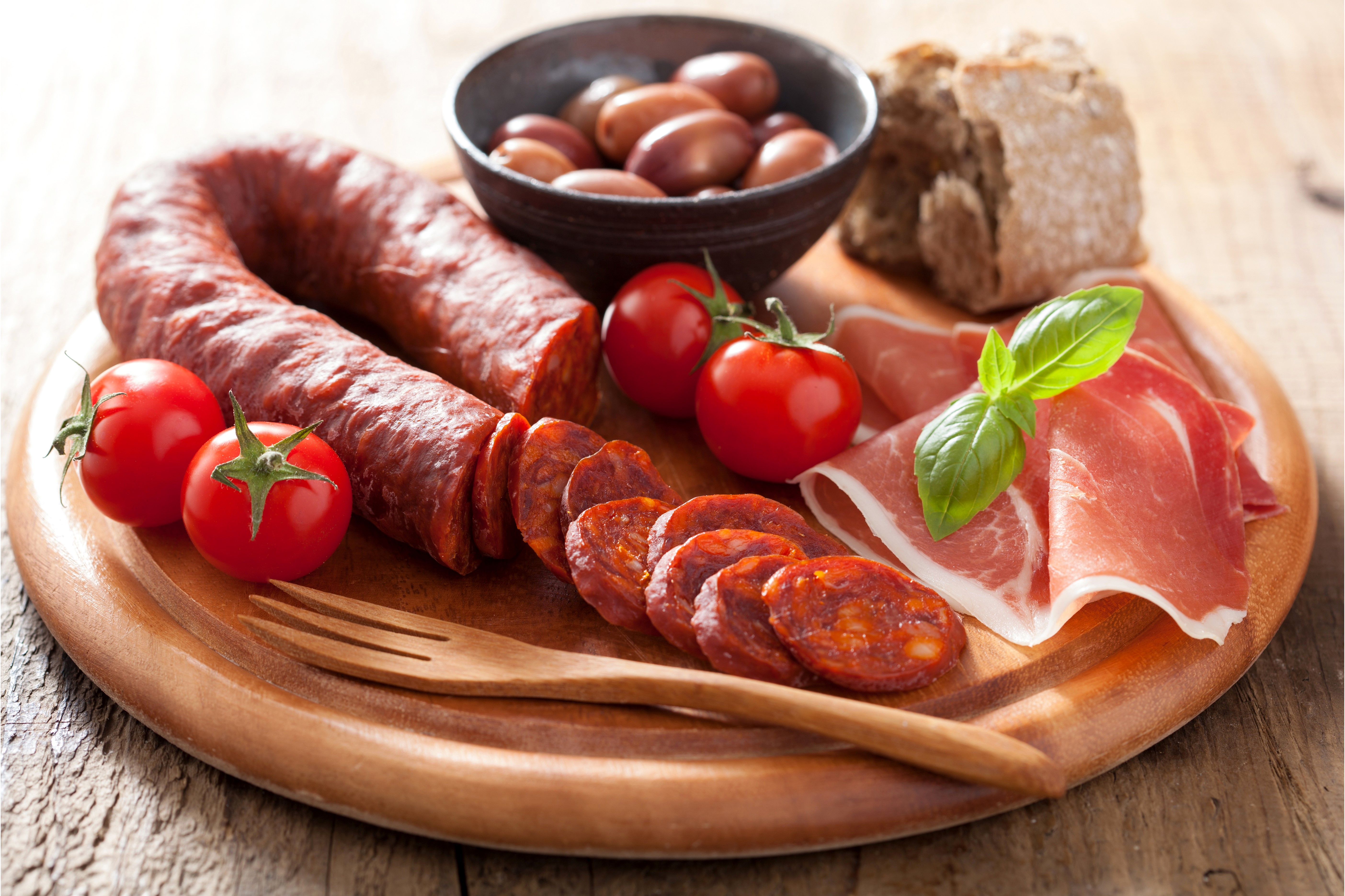 Sausage, Ham, Tomatoes, Olives, and Bread Platter HD Wallpaper
