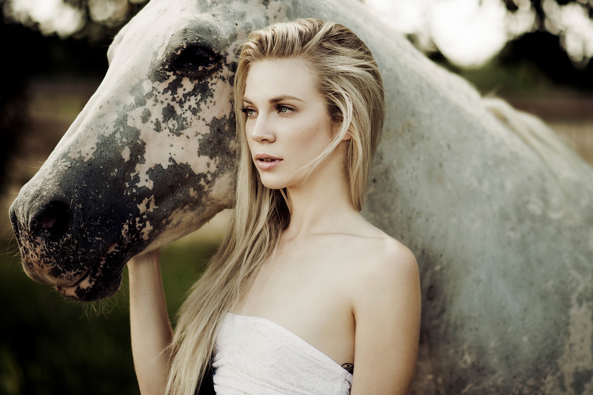 Blonde girl with a horse HD Wallpaper