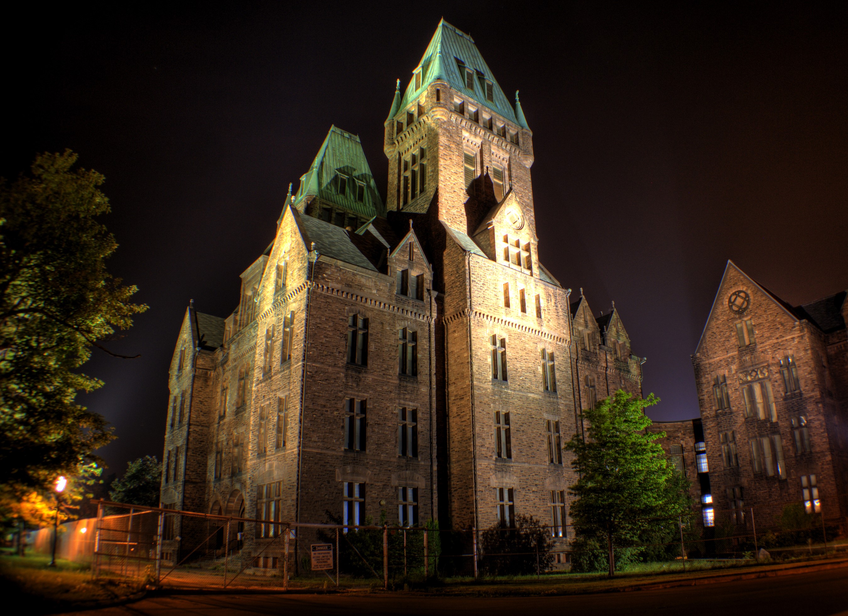Buffalo State Asylum for the Insane at Night HD Wallpaper