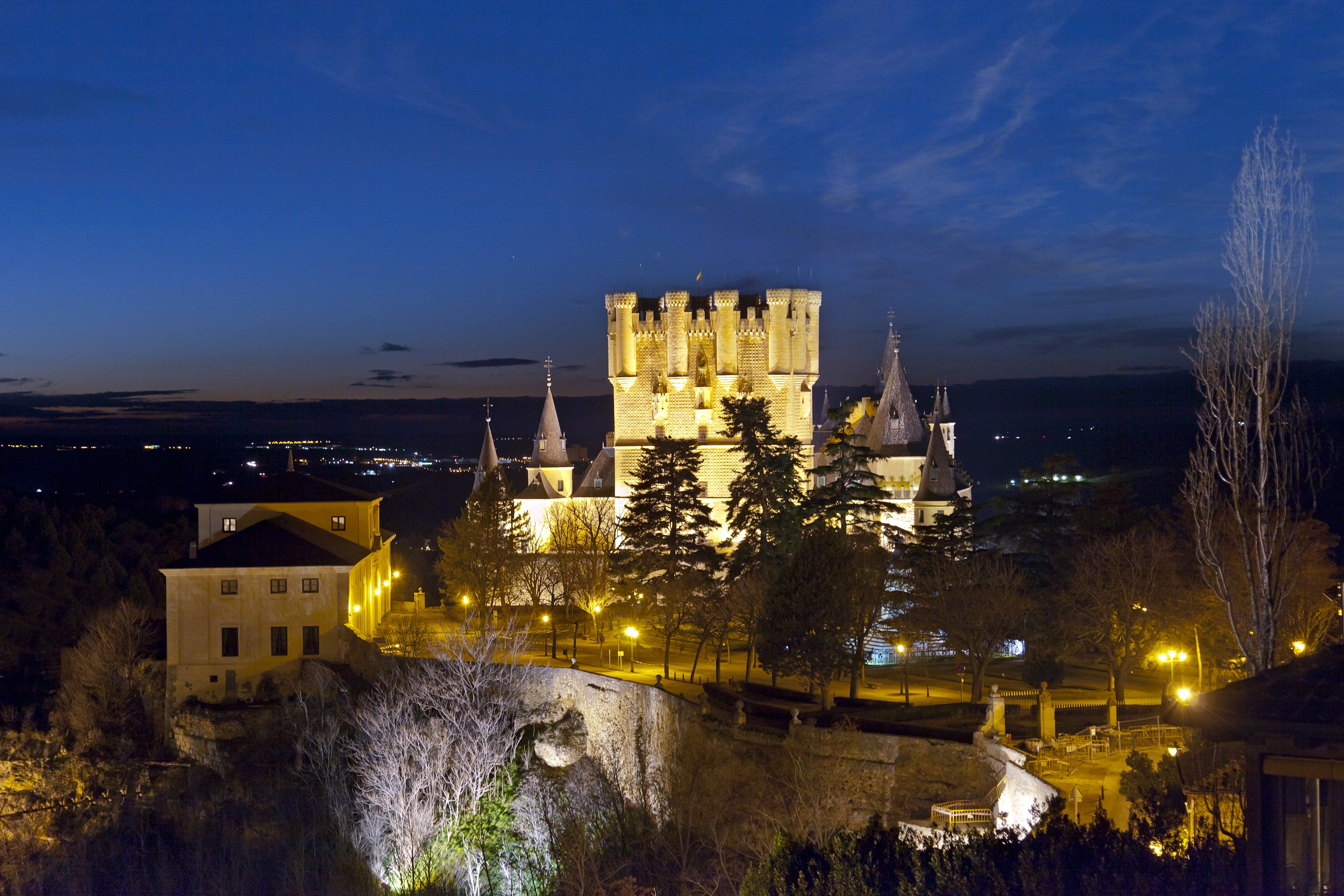 Alcazar of Segovia at night, Spain HD Wallpaper