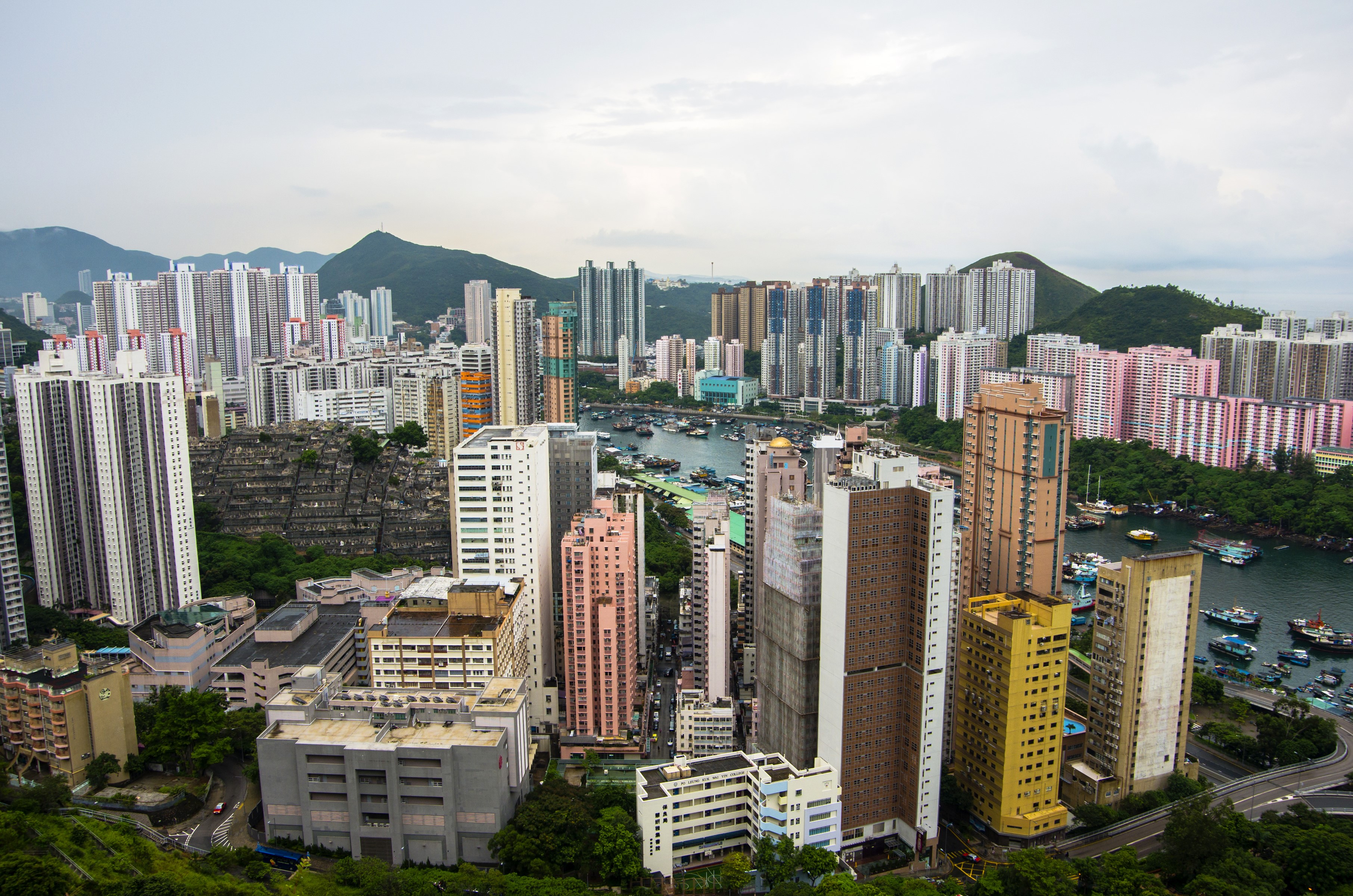 Hong Kong megapolis with skyscrapers and a harbor HD Wallpaper