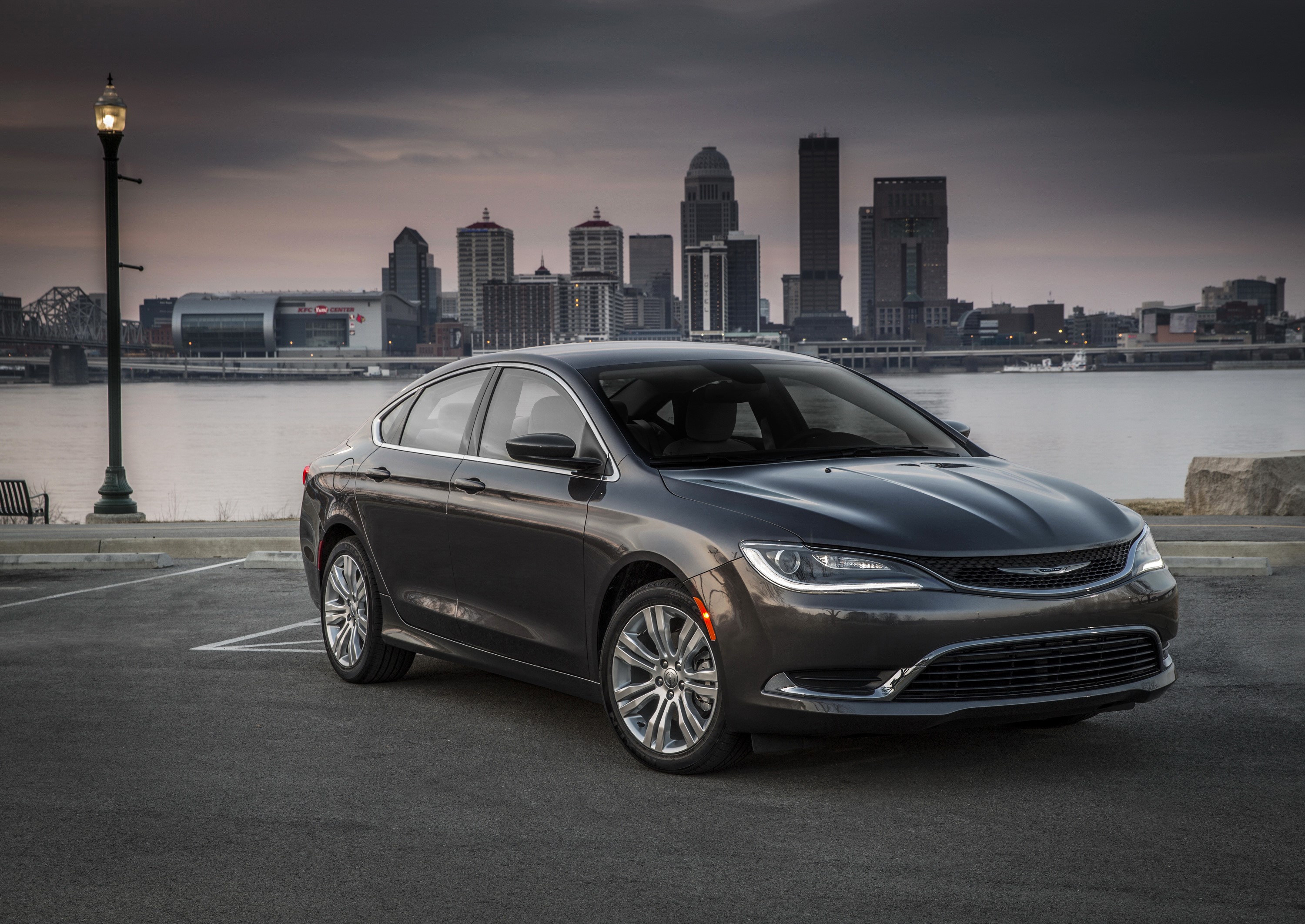 2015 Chrysler 200 C sedan in grey HD Wallpaper