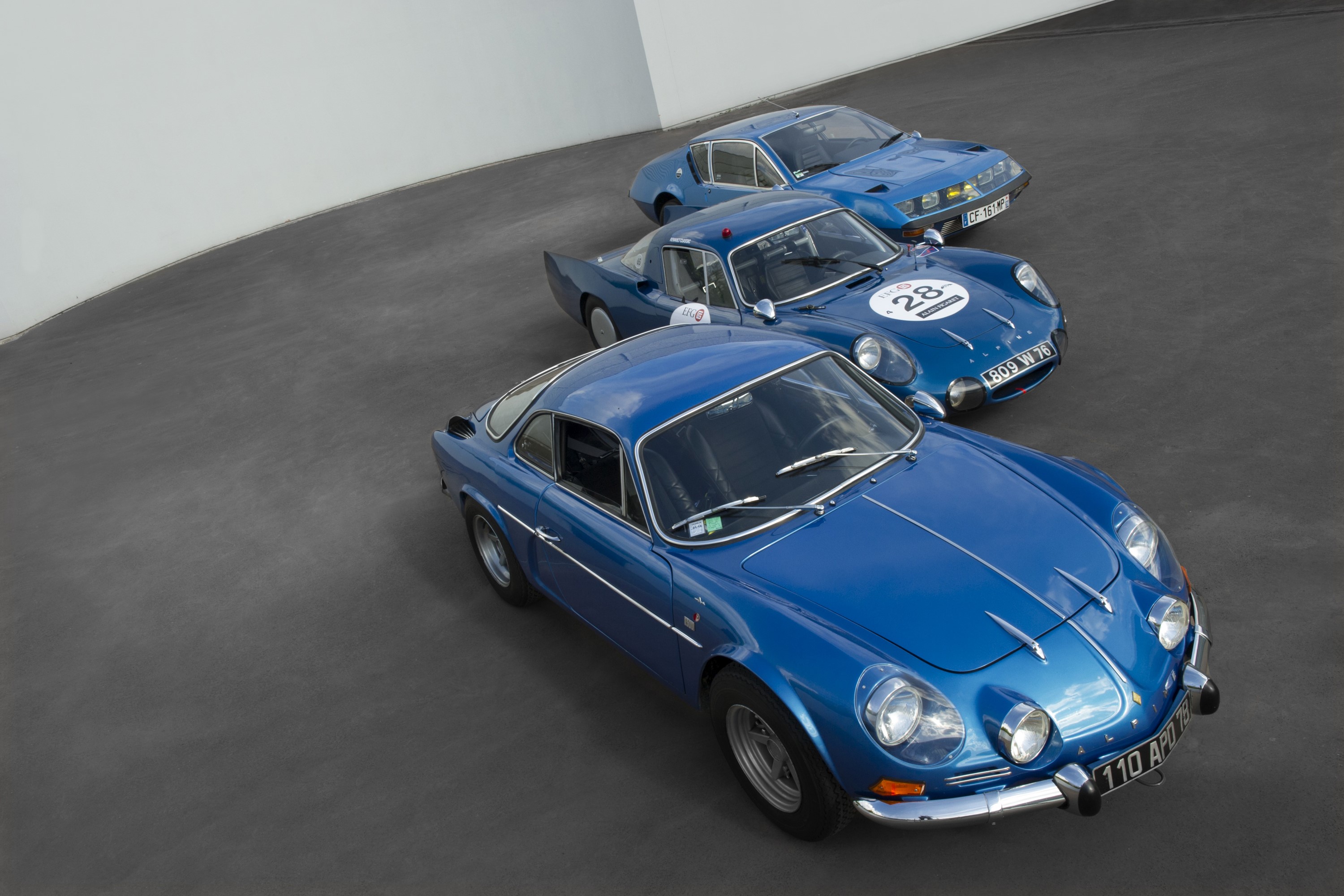 Three blue Alpine sports cars in a line HD Wallpaper