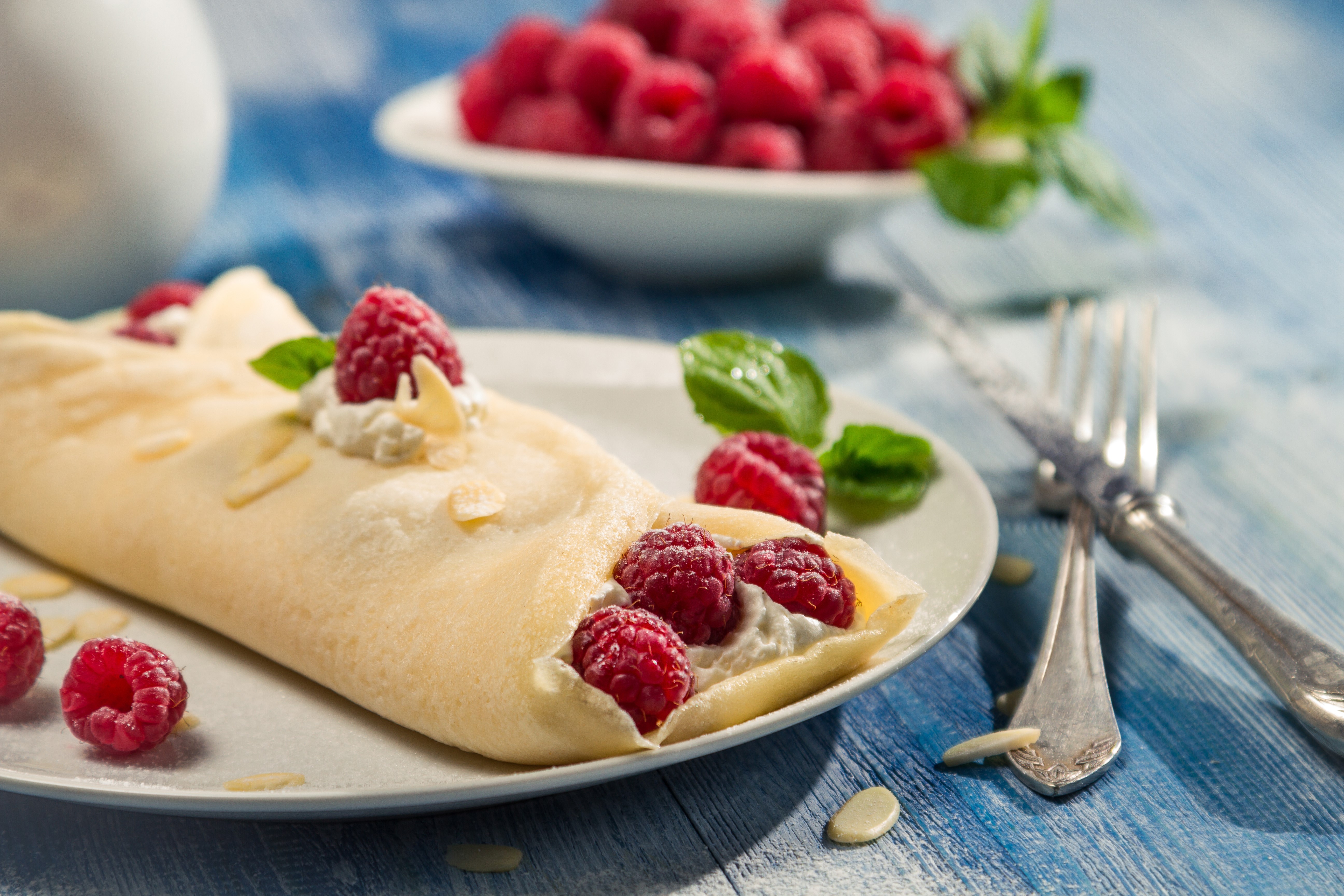 Pancake with Raspberries and Cream HD Wallpaper