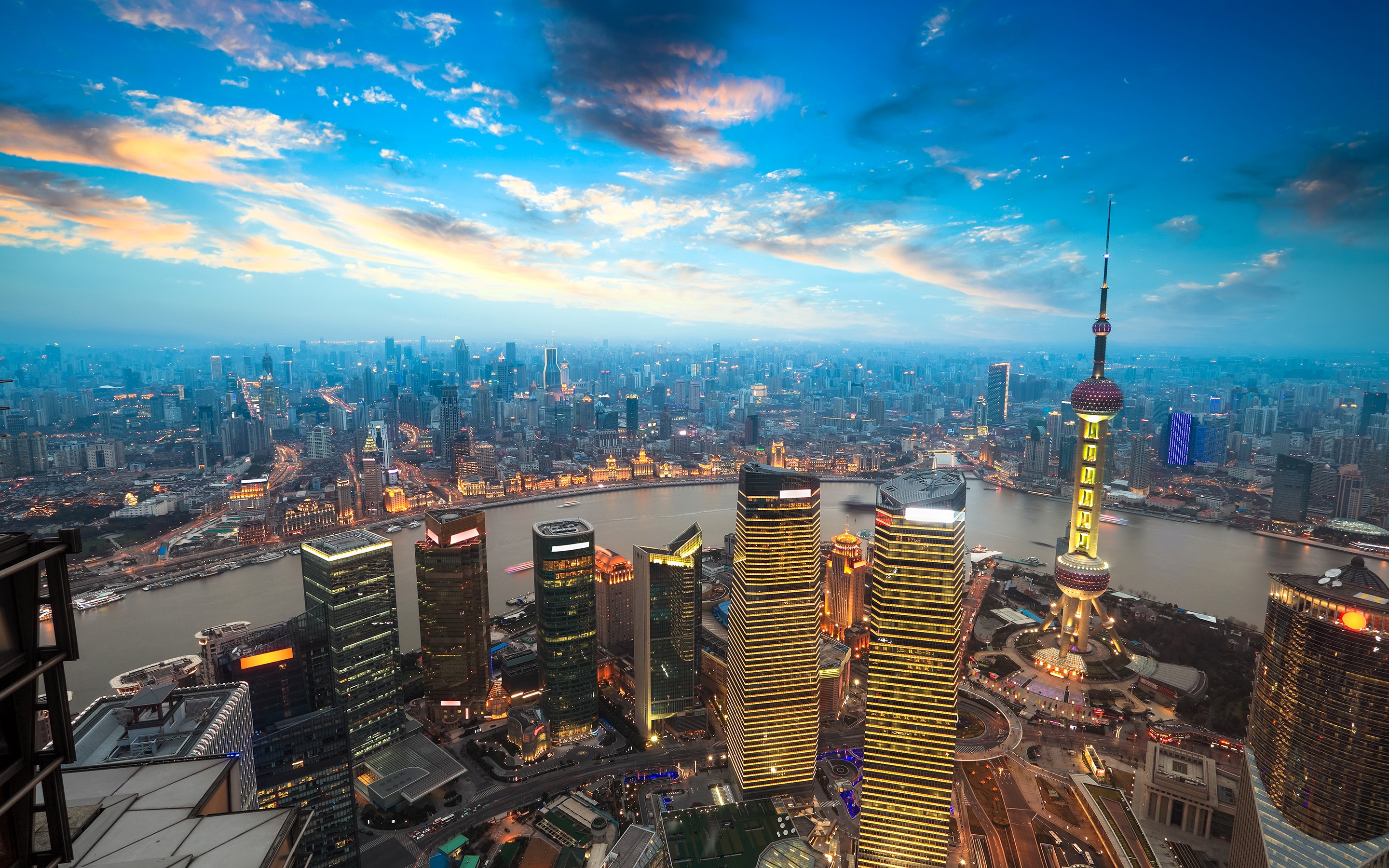 Shanghai skyline with Oriental Pearl Tower at dusk HD Wallpaper