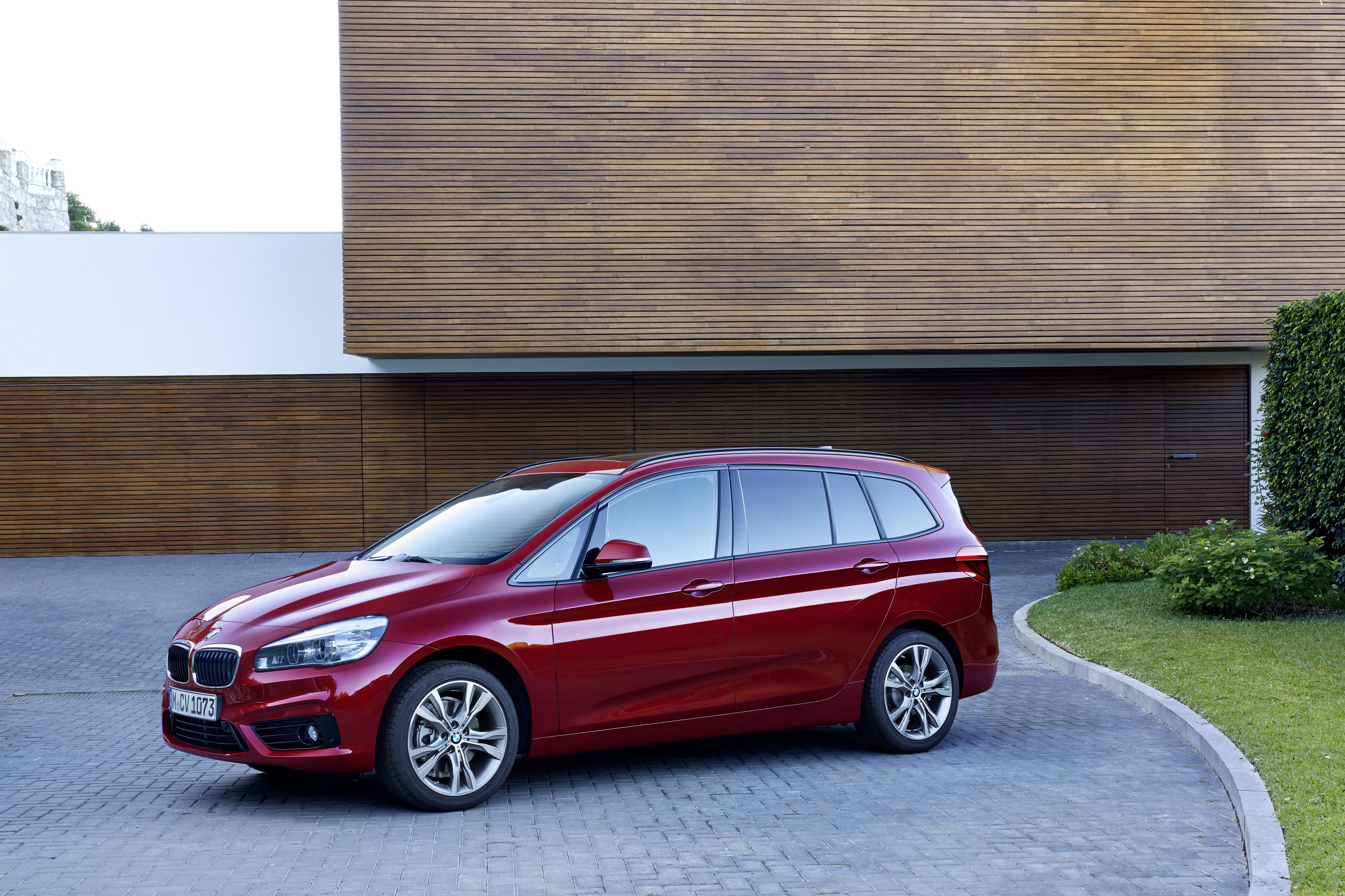 4K BMW 2015 220i Gran Tourer Wine Metallic HD Wallpaper