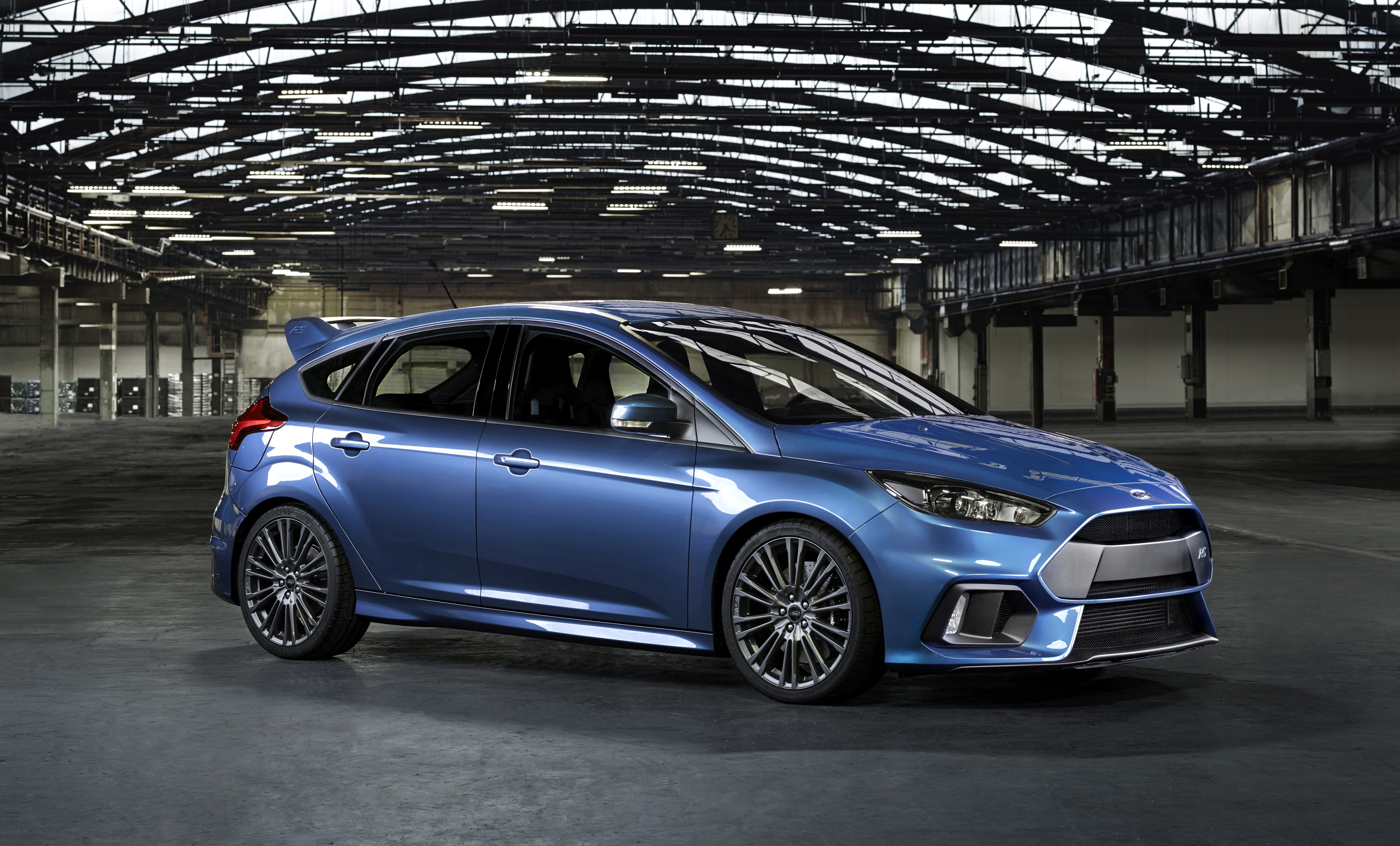 Ford Focus RS in a warehouse HD Wallpaper