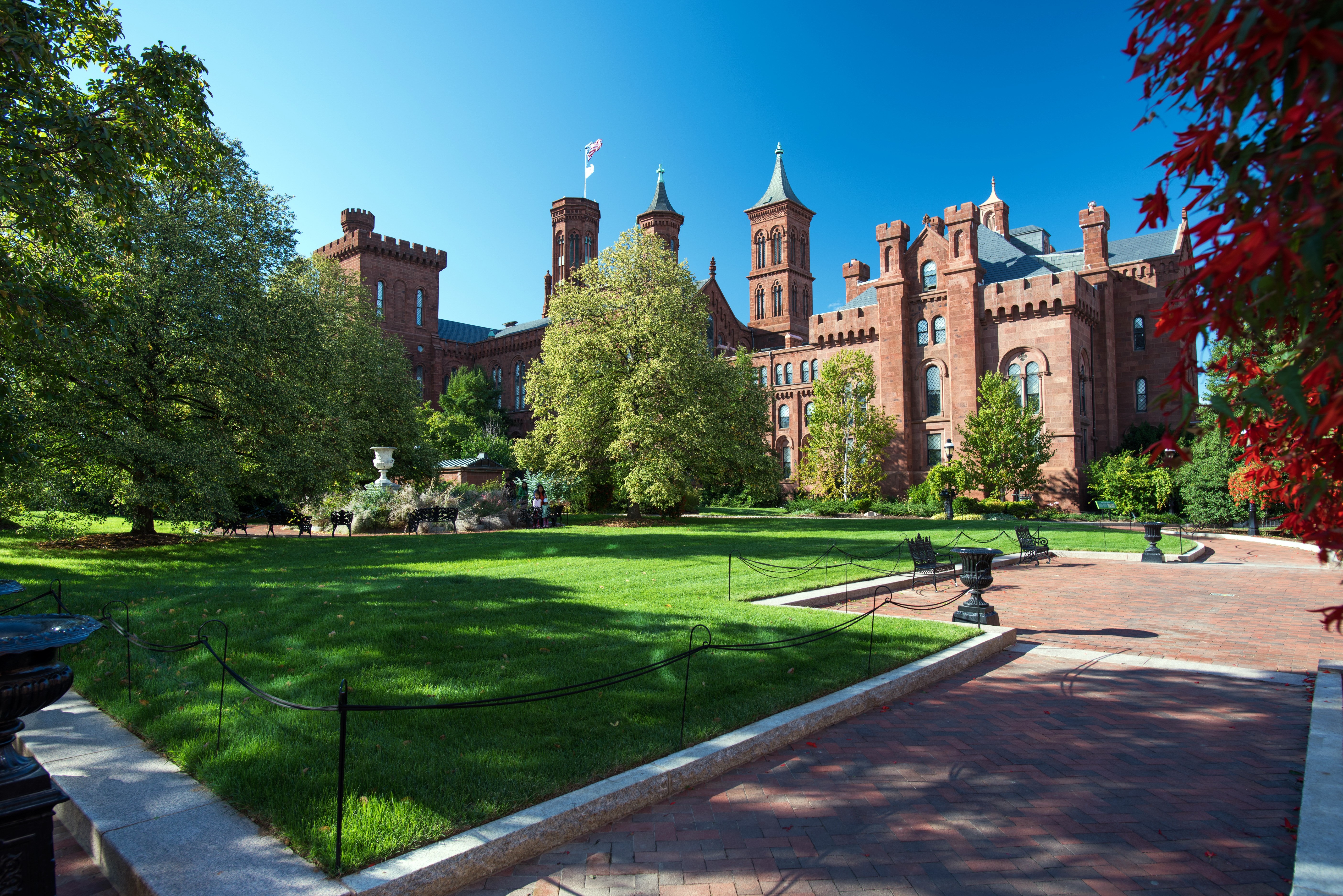 Smithsonian Castle on a sunny day HD Wallpaper