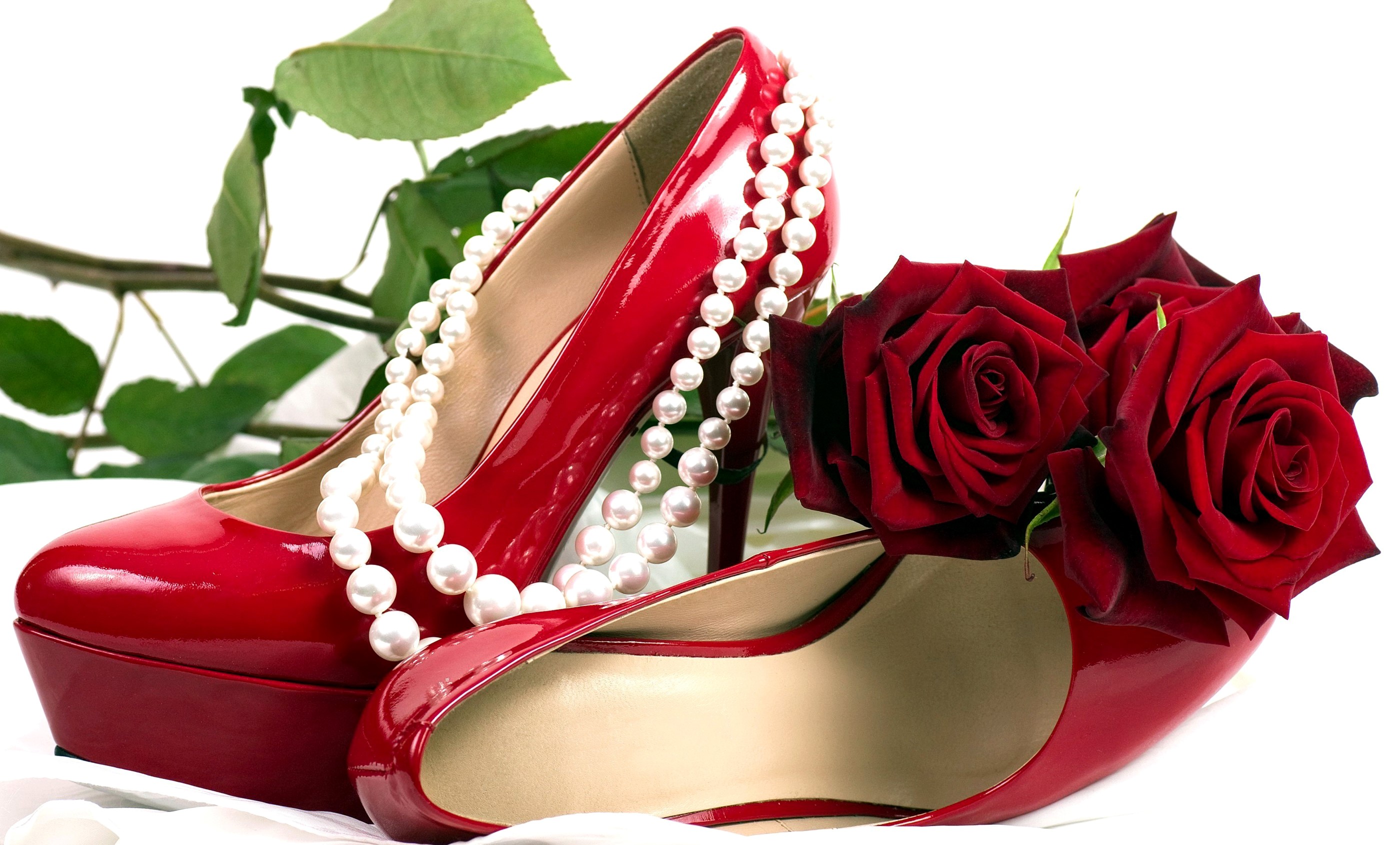 Red Stilettos with Pearls and Red Roses HD Wallpaper