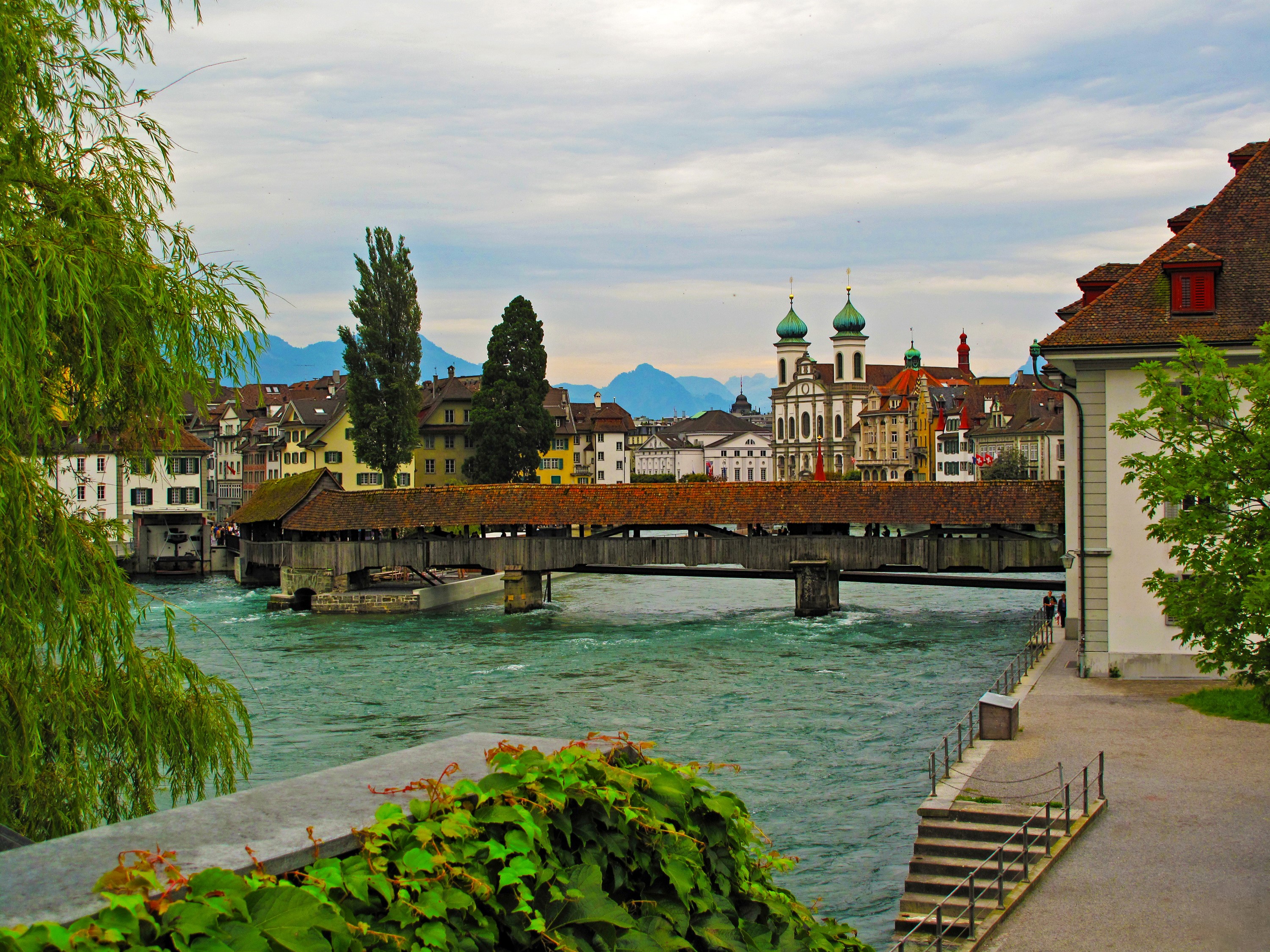 Chapel Bridge over Reuss River in Luzern, Switzerland HD Wallpaper