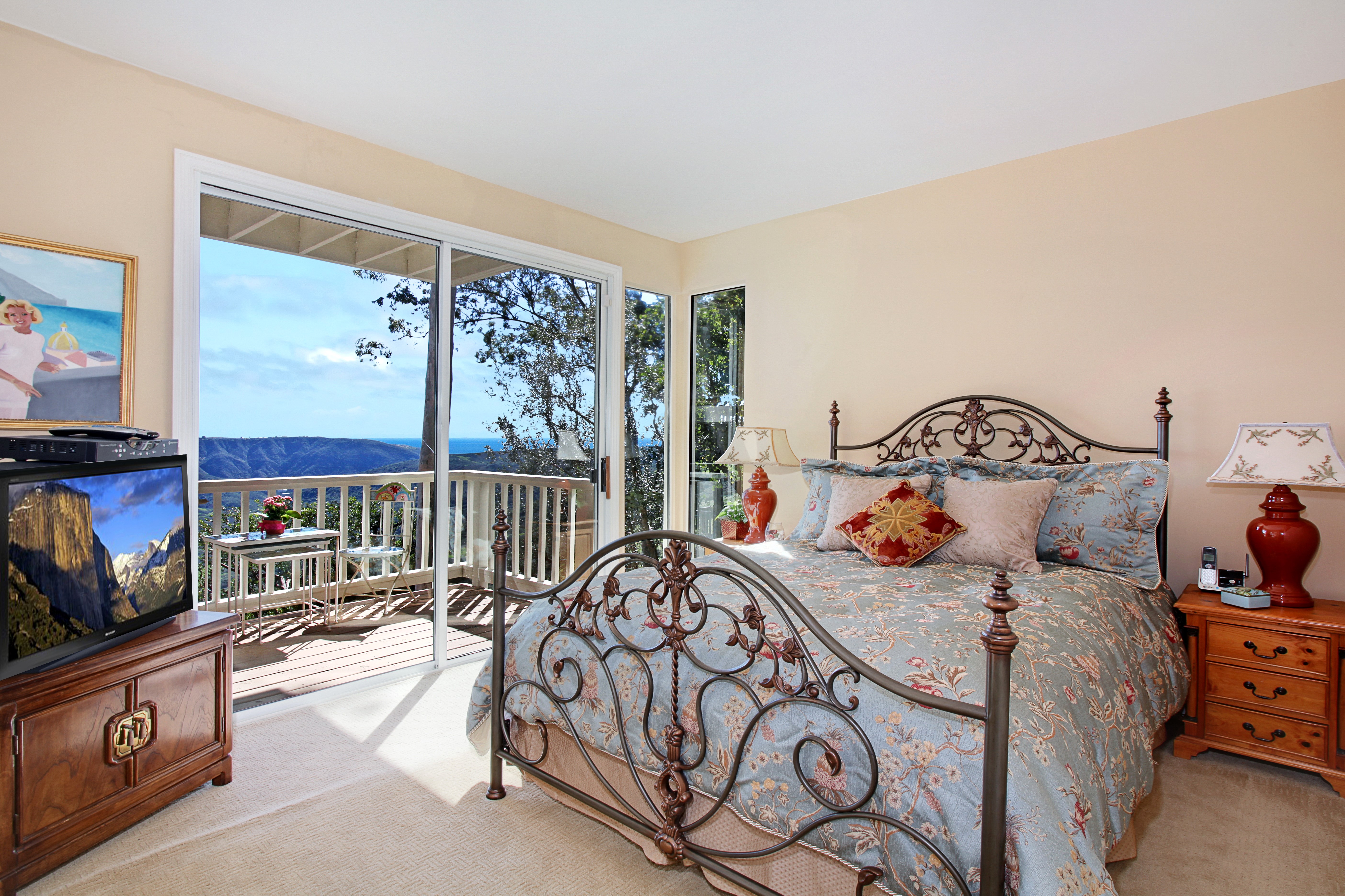 Bedroom with a view HD Wallpaper
