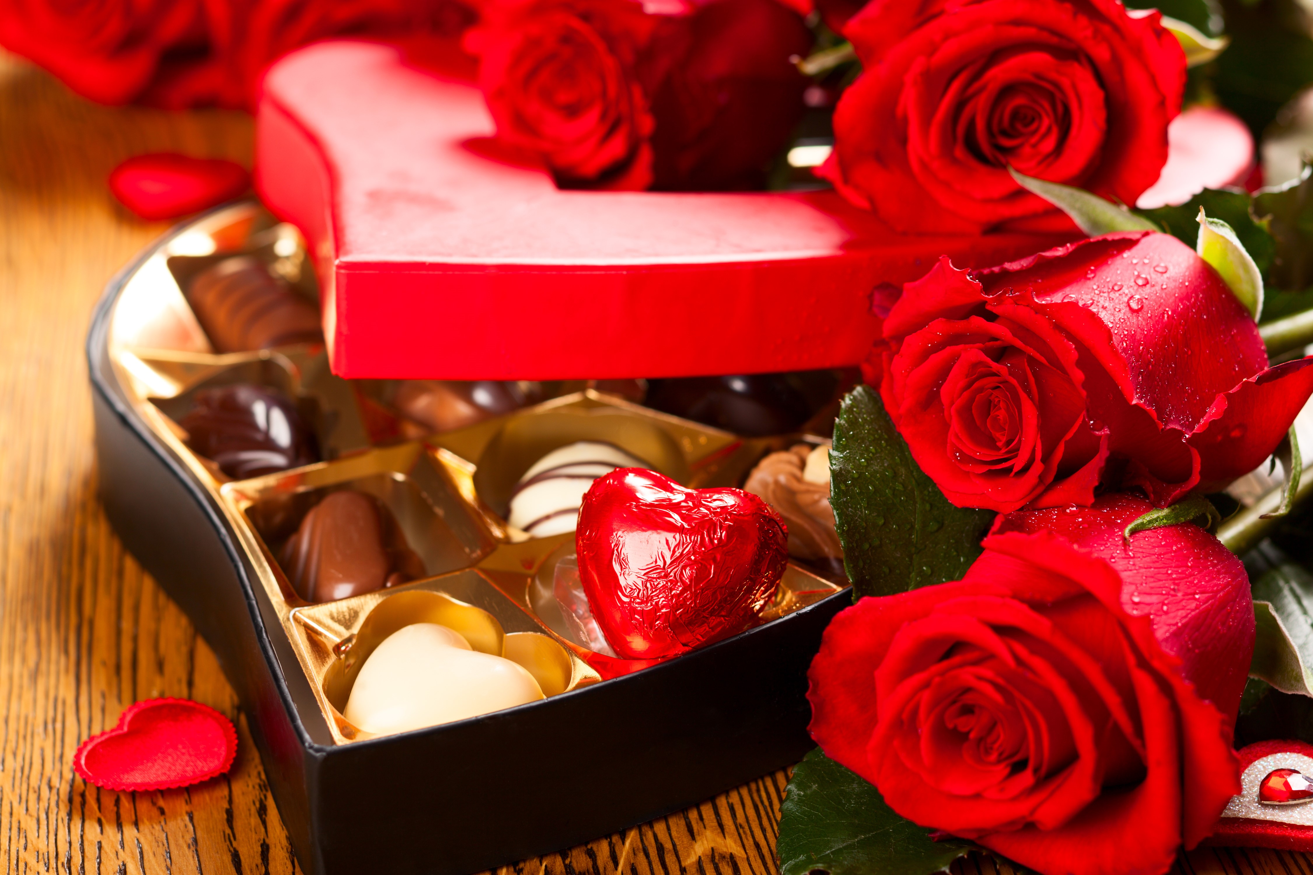 Heart-shaped box of chocolates with red roses HD Wallpaper