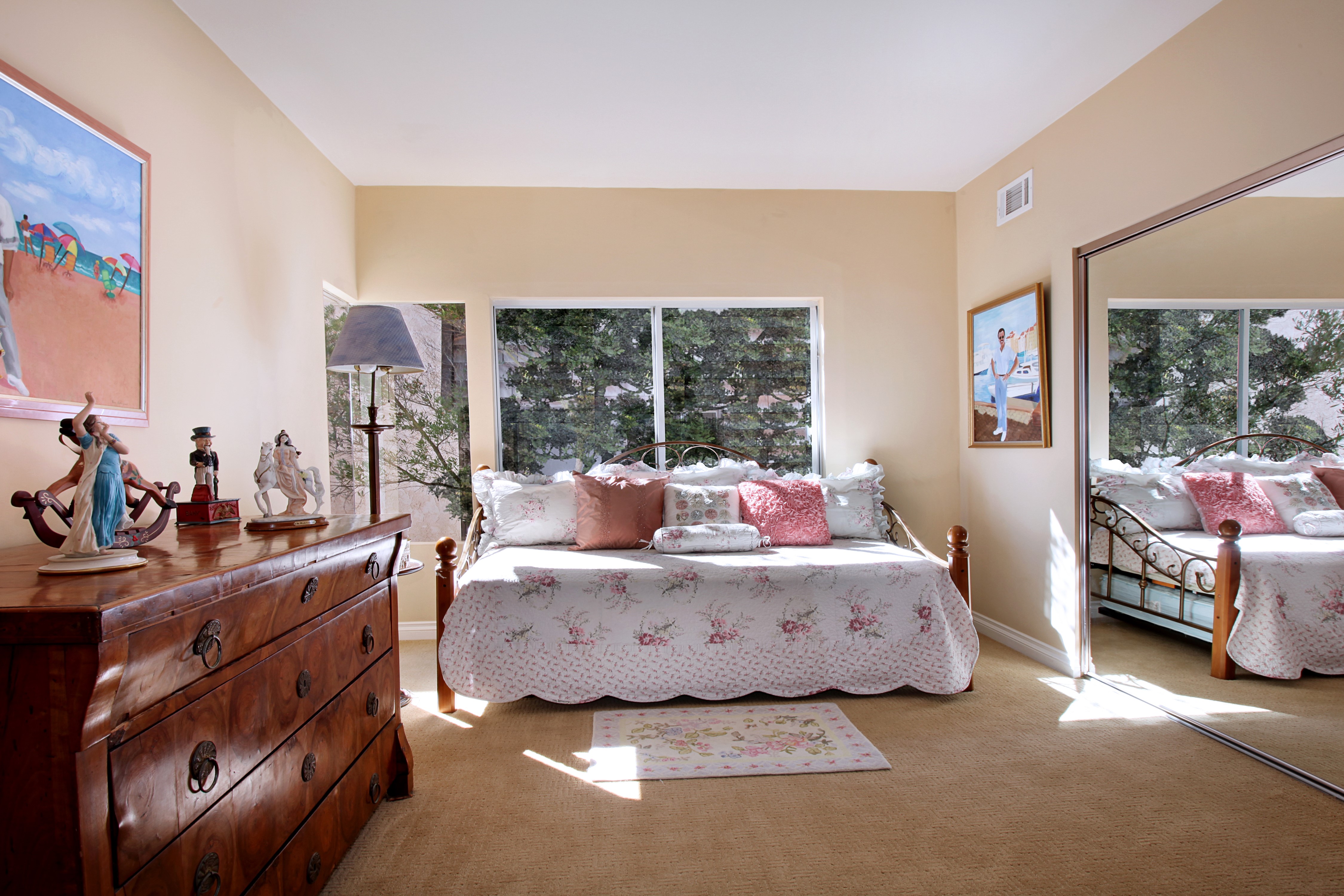 Bedroom with Daybed and Mirror HD Wallpaper