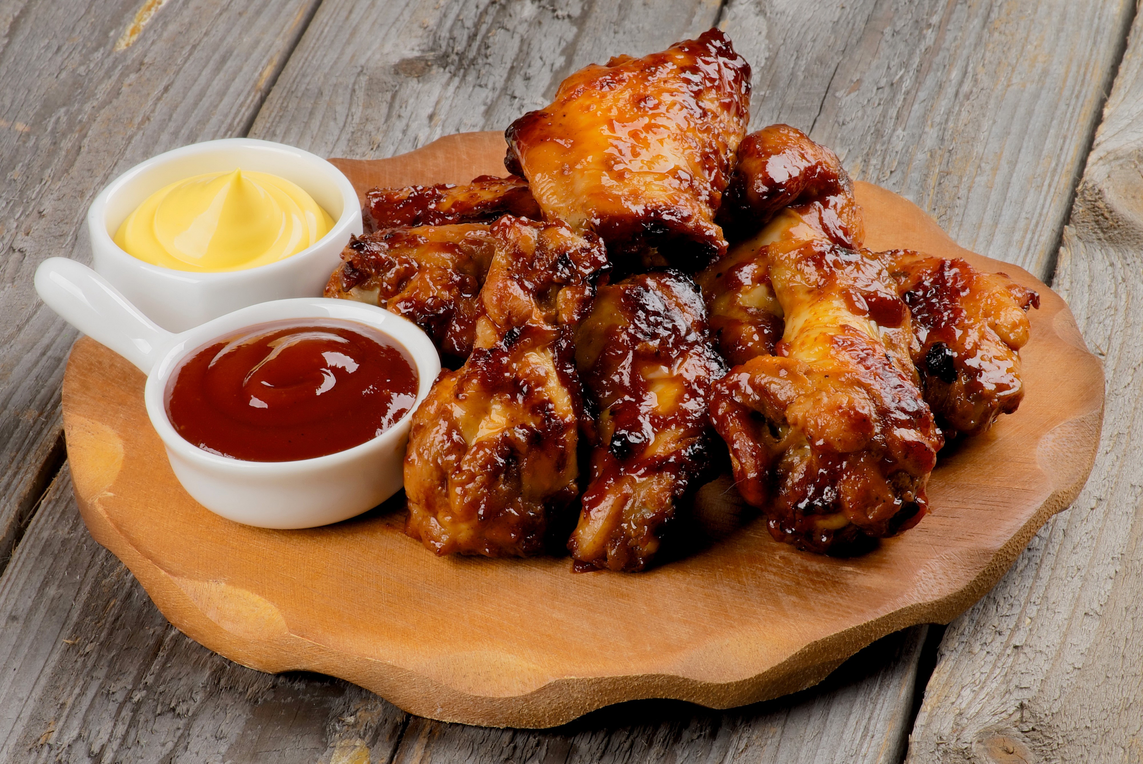 4K Roast Chicken Wings with Ketchup and Mustard HD Wallpaper