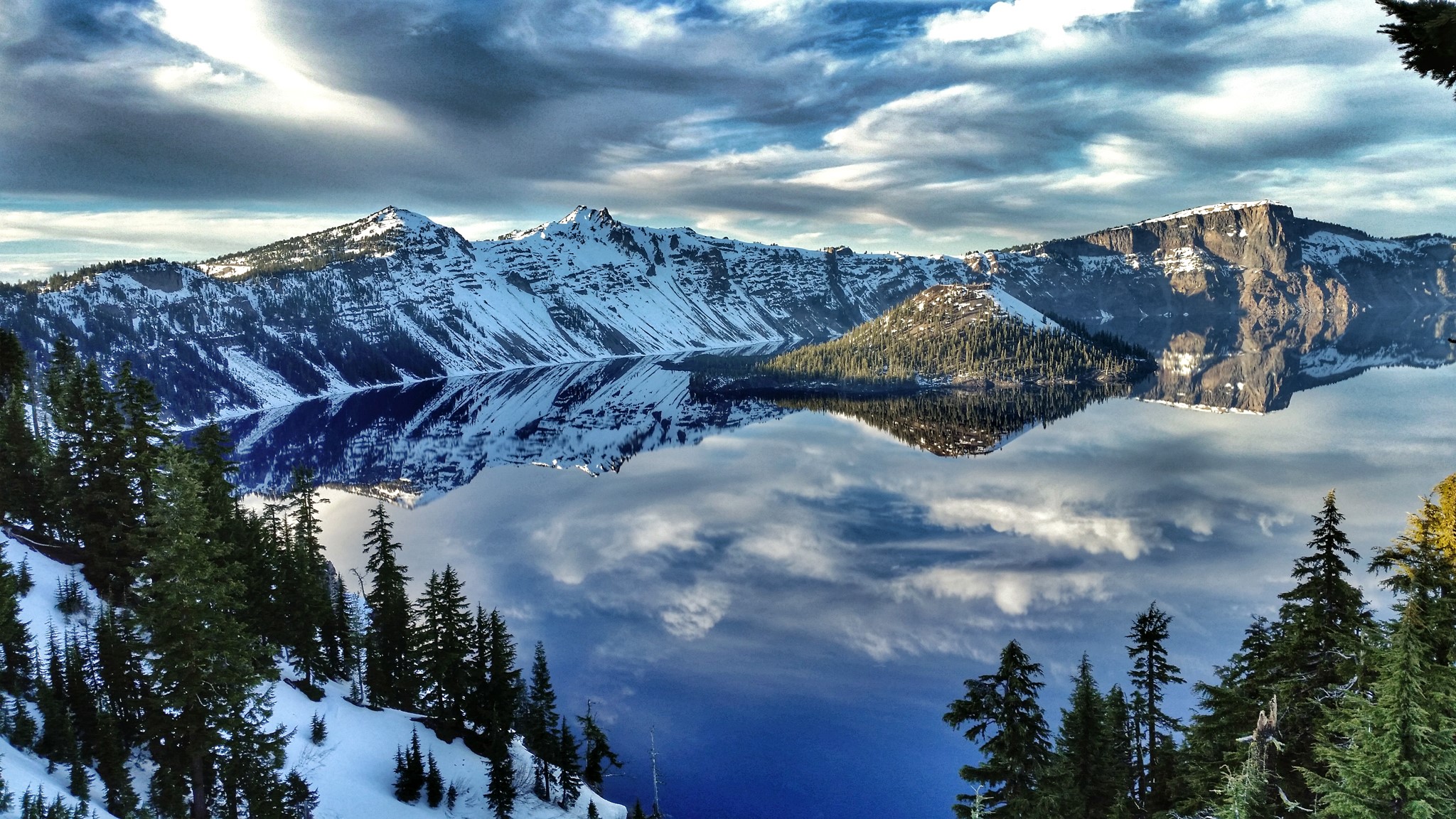 Crater Lake National Park Mountains and Lake in Winter HD Wallpaper