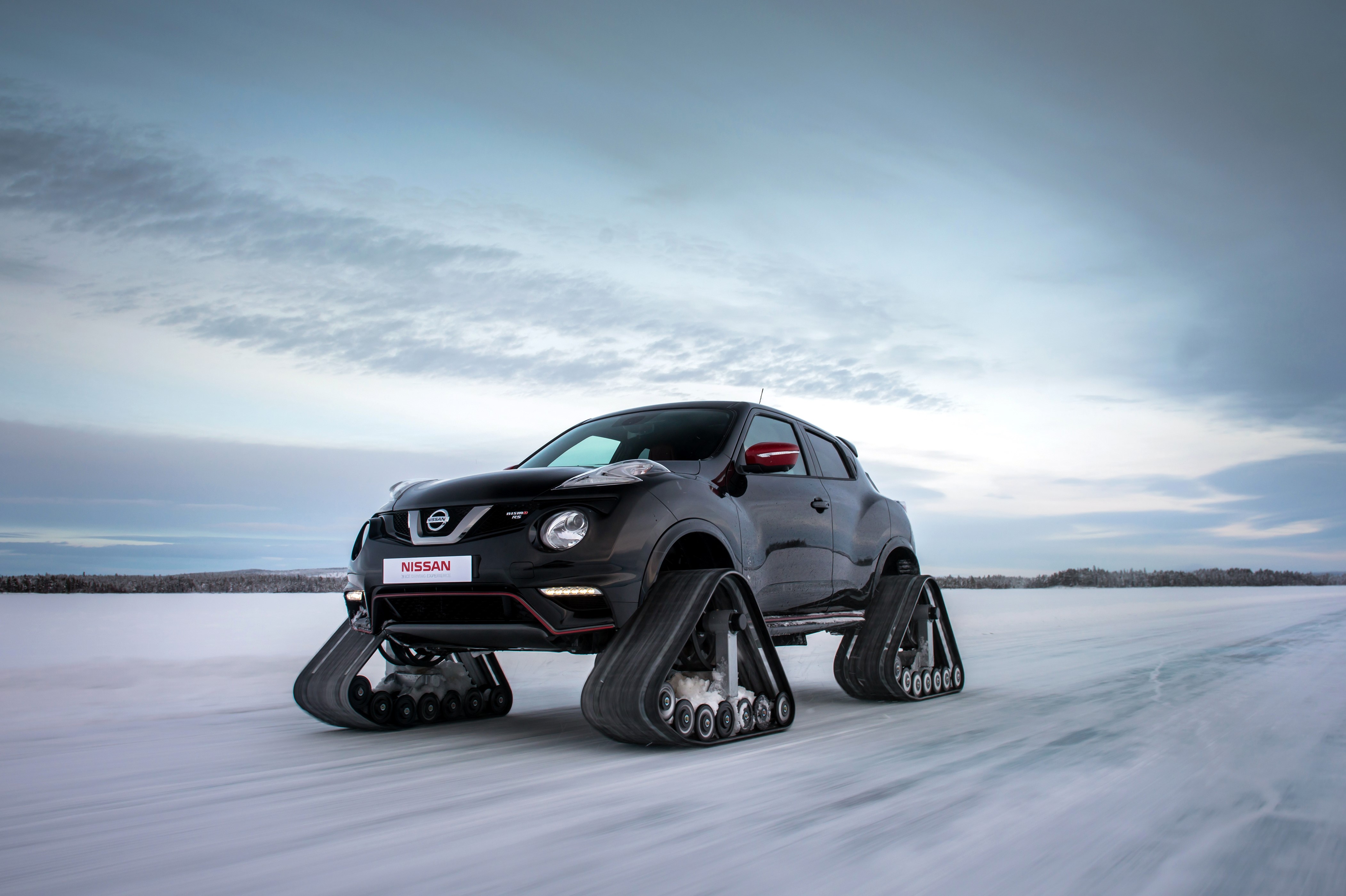 Nissan Juke Nismo RSnow on ice with tracks HD Wallpaper