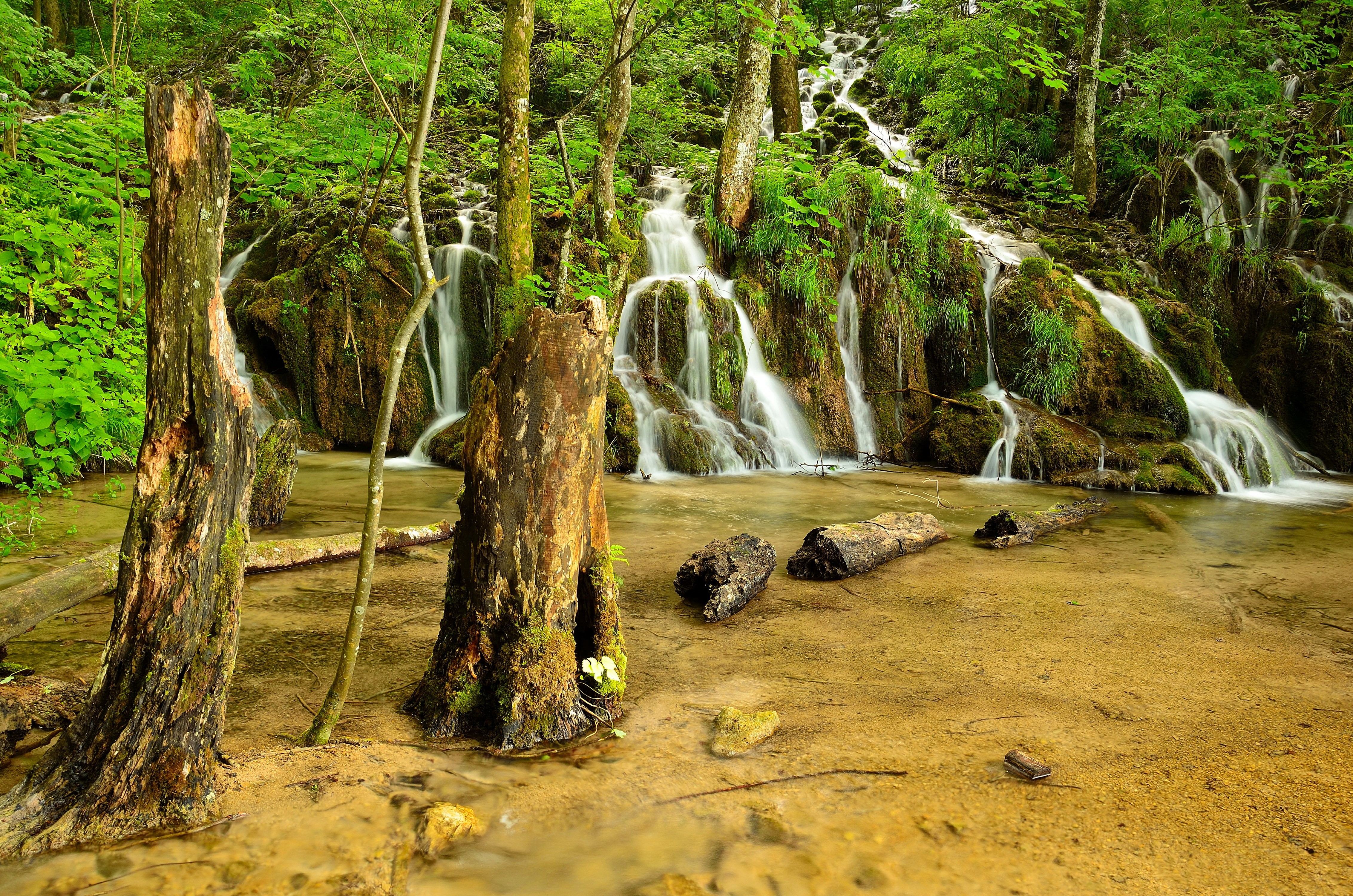 4K Plitvice Lakes Waterfalls in Croatia HD Wallpaper