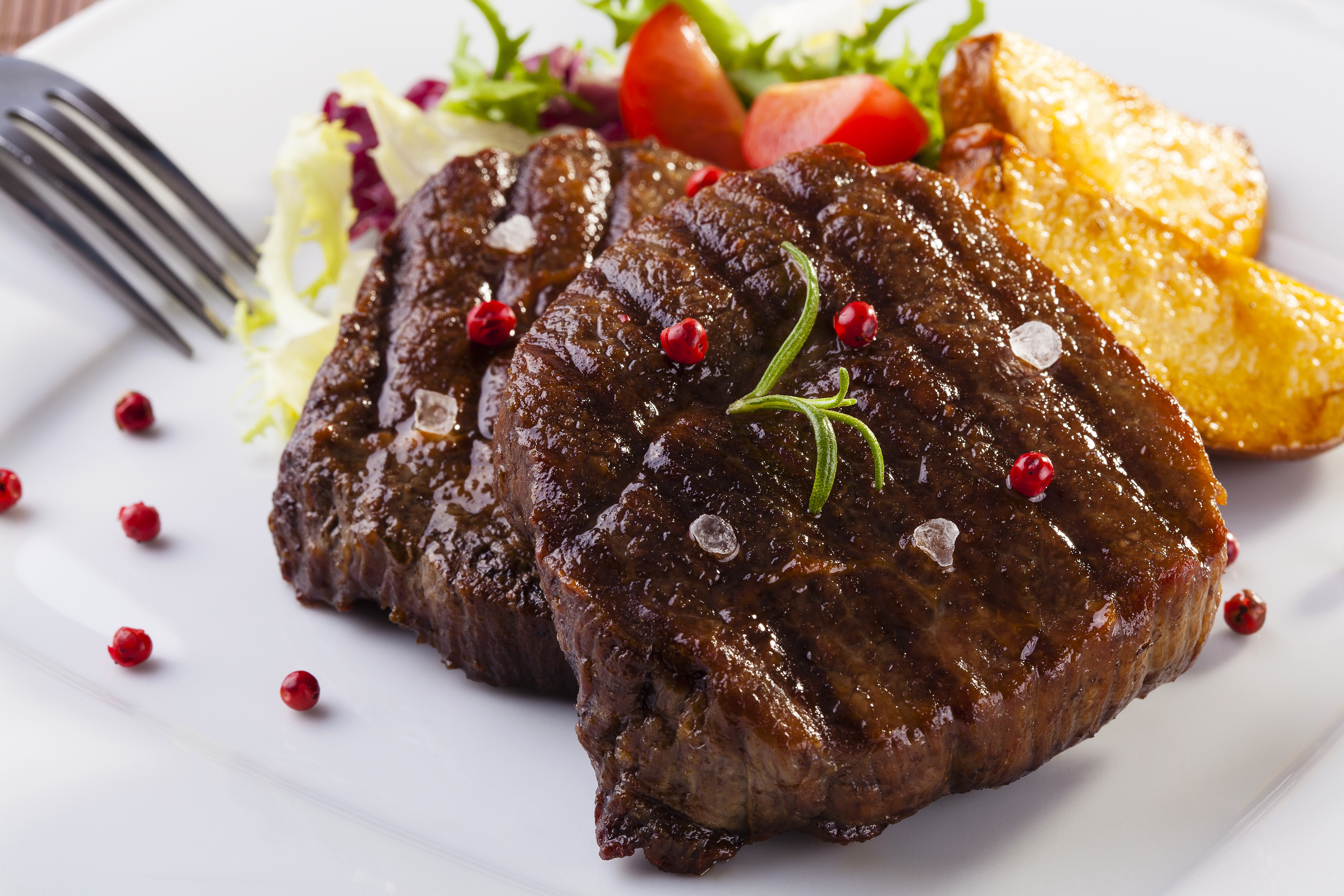Steak with roasted potatoes and salad HD Wallpaper