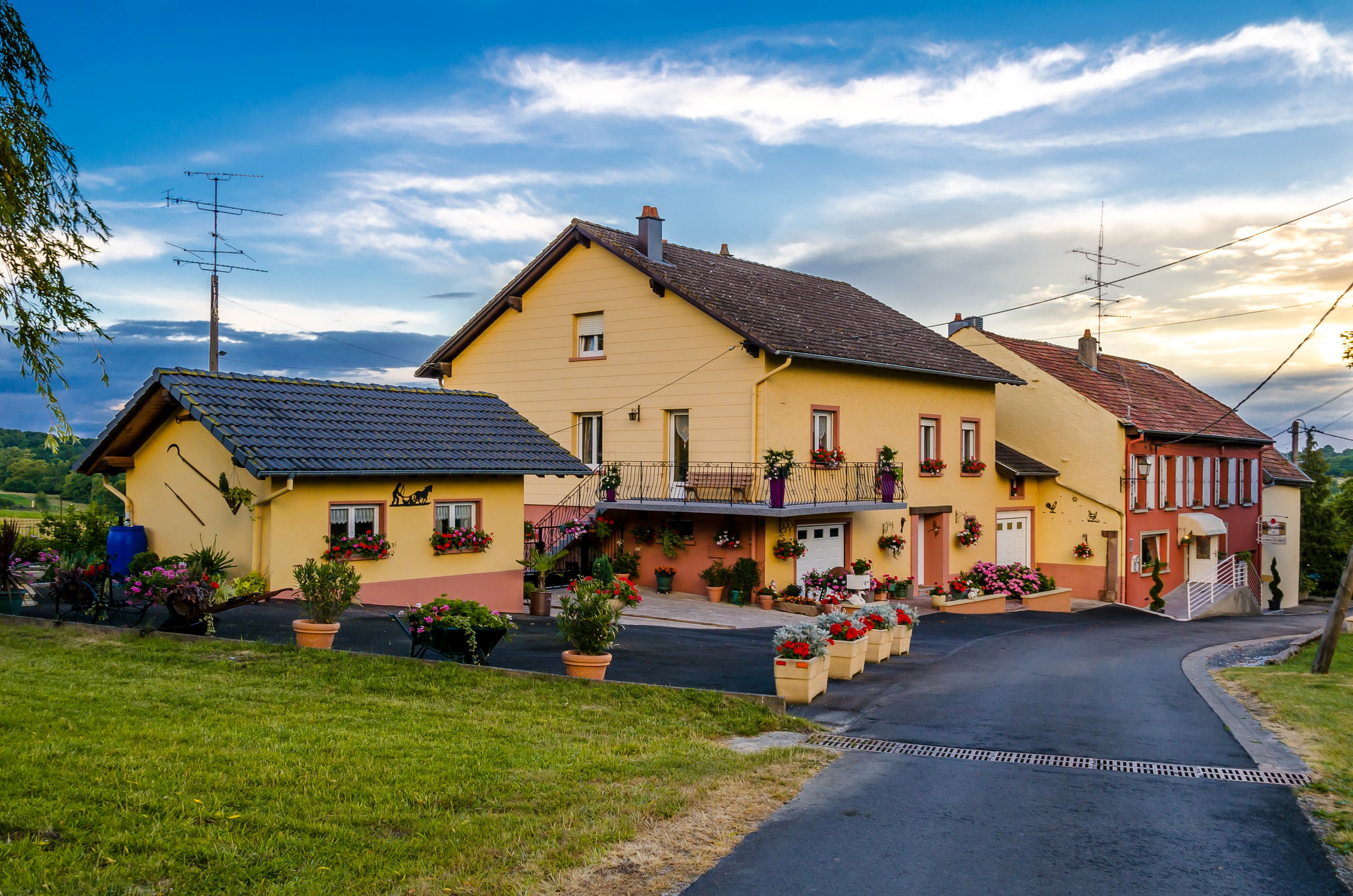 Haut-Clocher France Houses Street Grass HD Wallpaper
