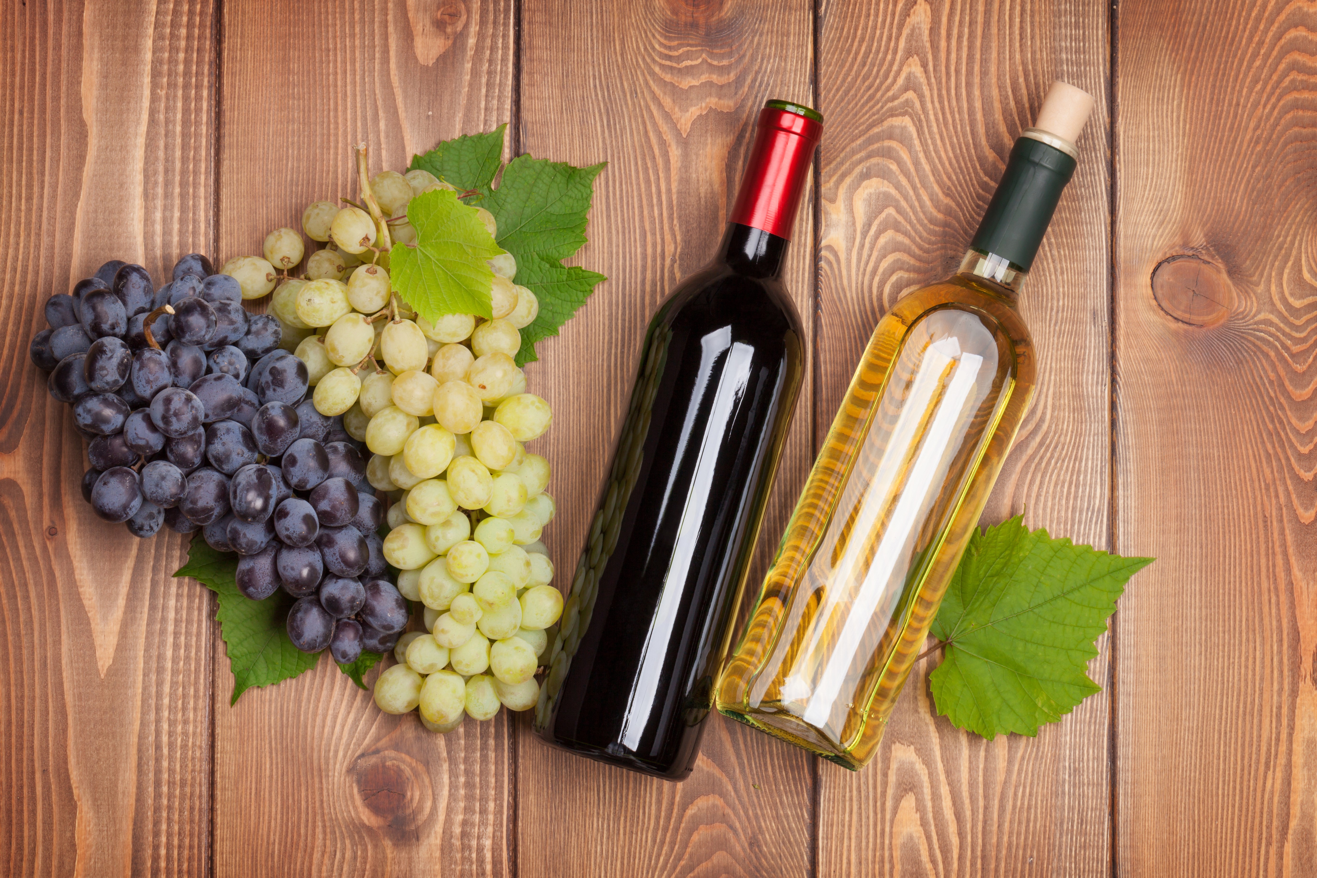 5K Drinks Wine Grapes Bottle Two HD Wallpaper