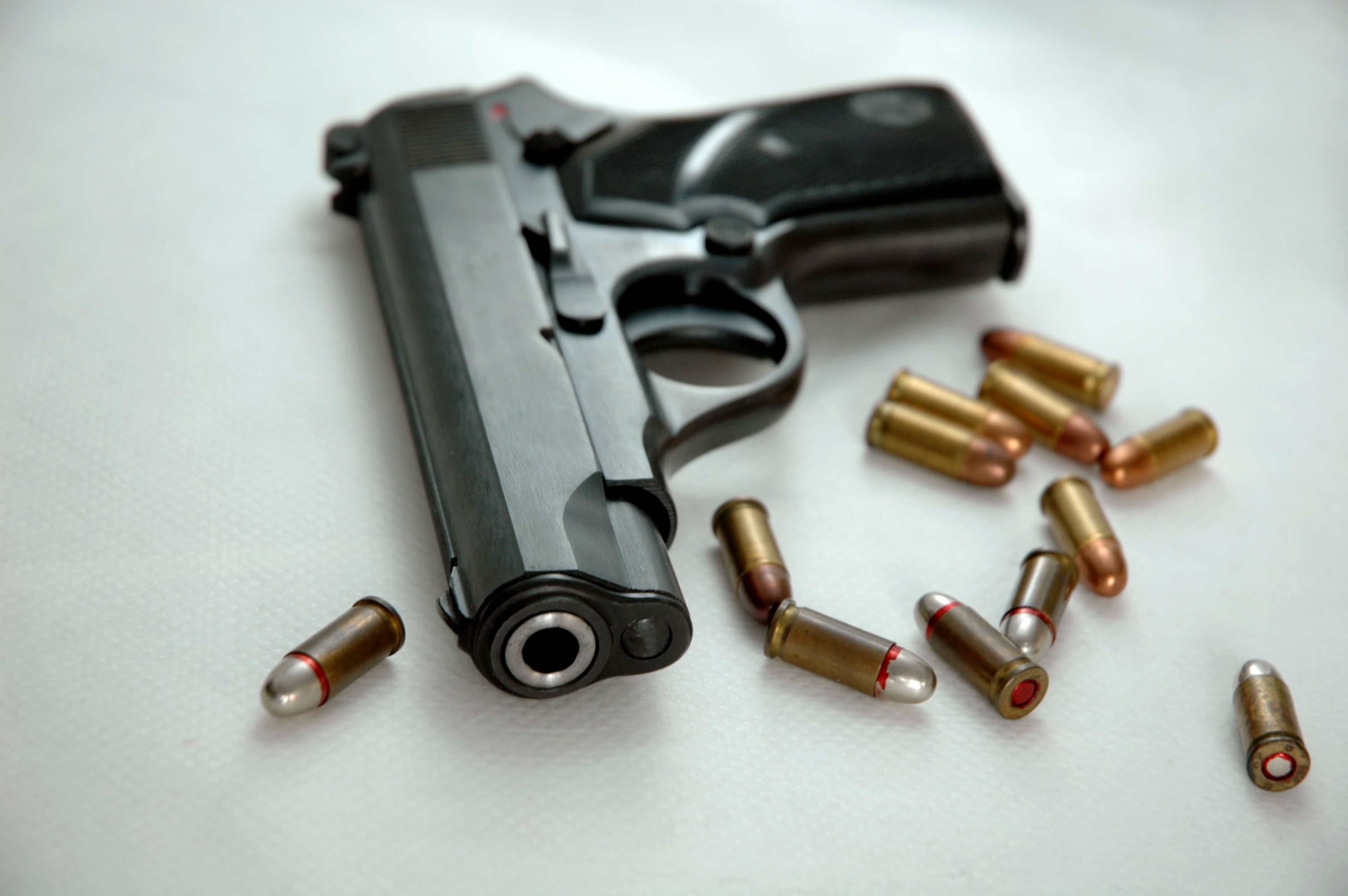 Pistol and cartridges HD Wallpaper