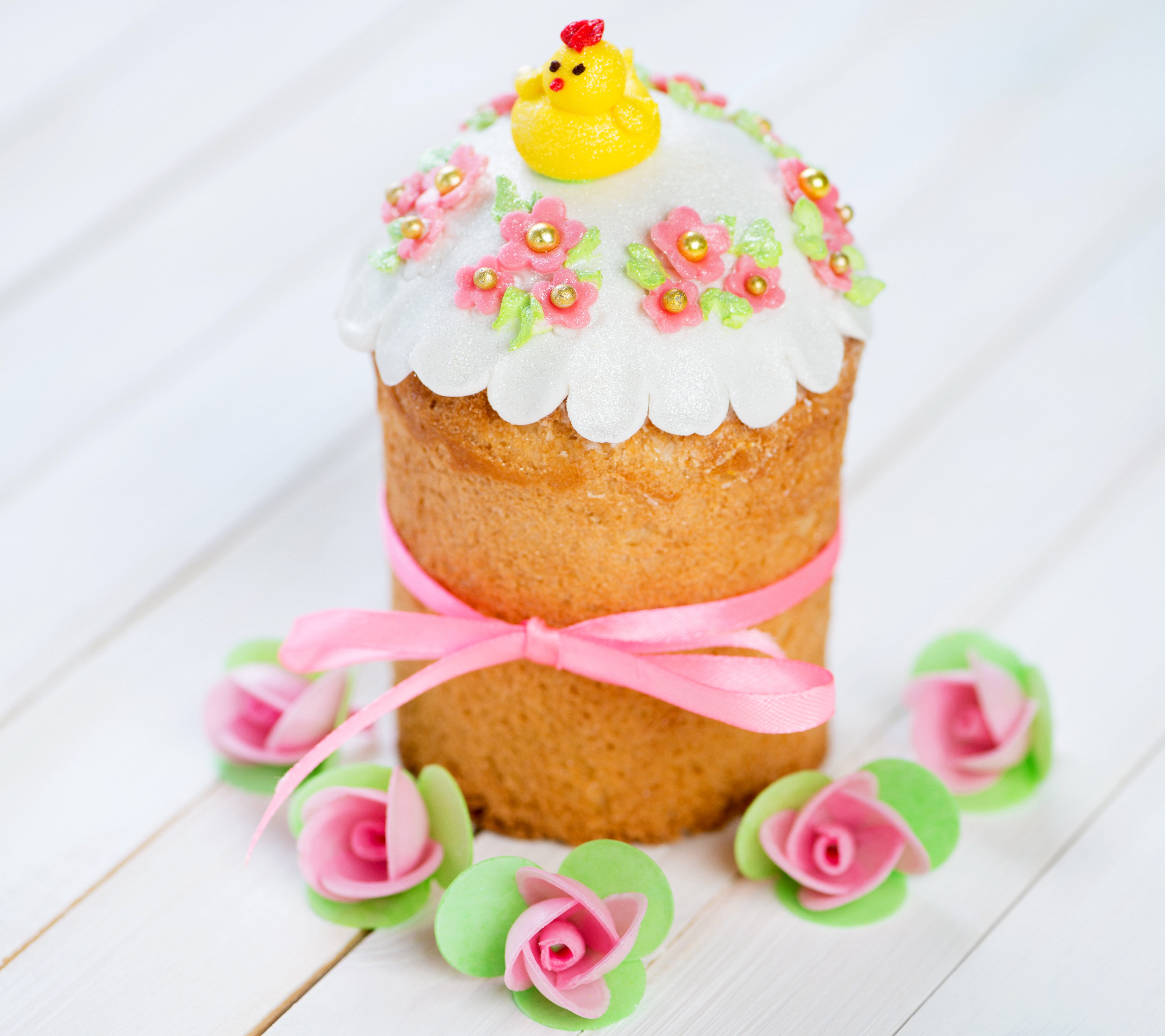 Easter Kulich Cake with Chick and Roses HD Wallpaper