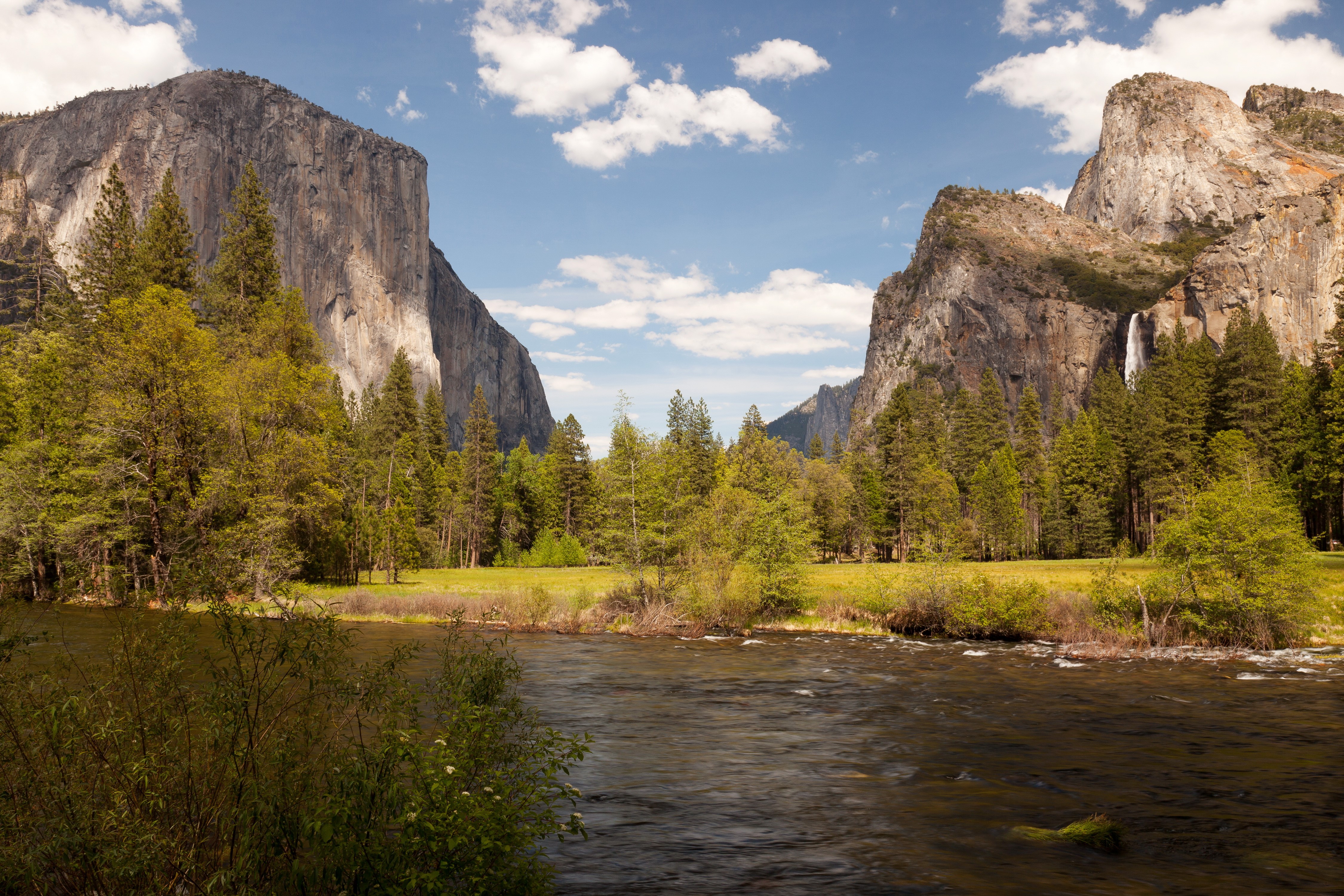 Yosemite National Park Mountains and River HD Wallpaper