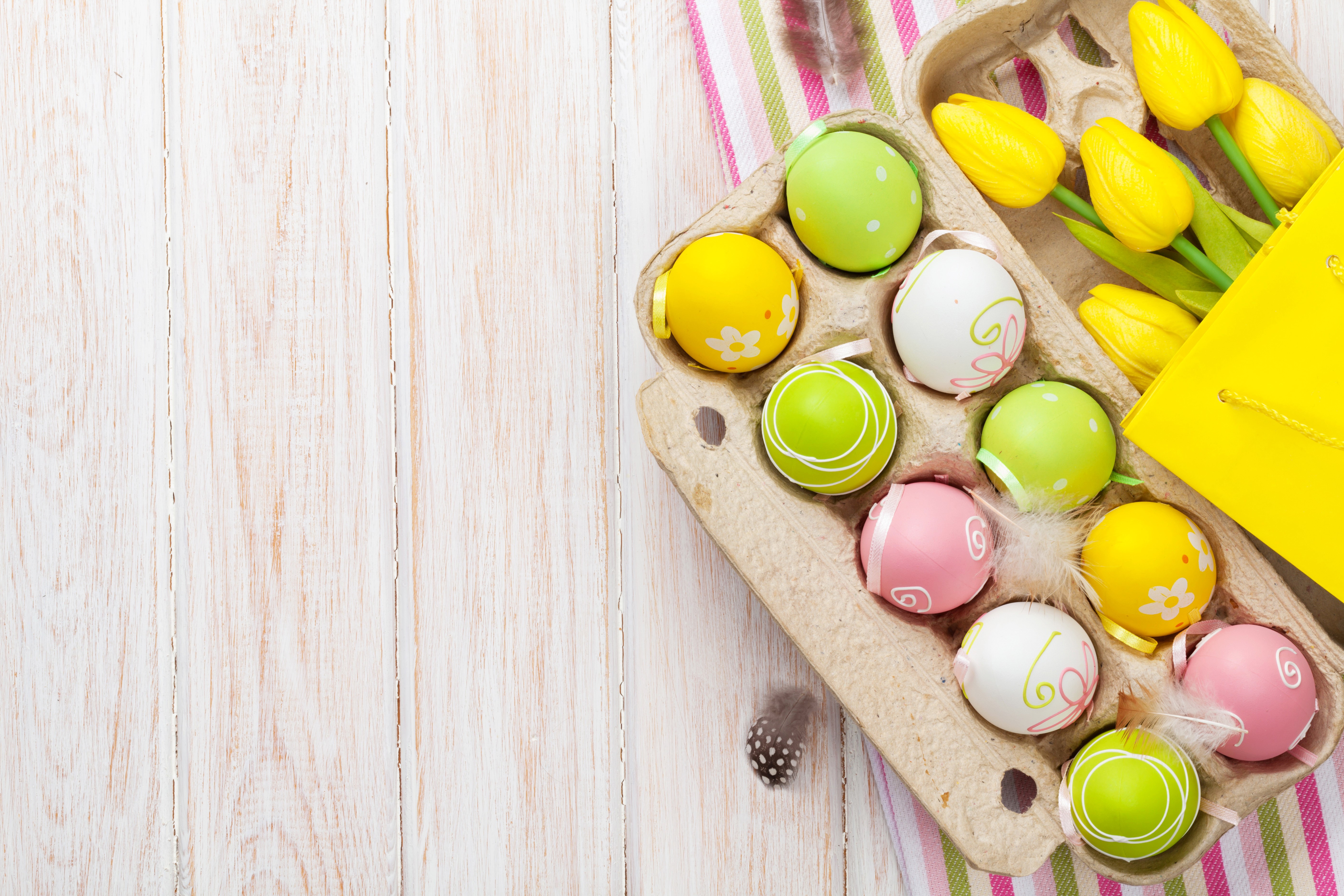 Easter Eggs and Yellow Tulips in Carton HD Wallpaper
