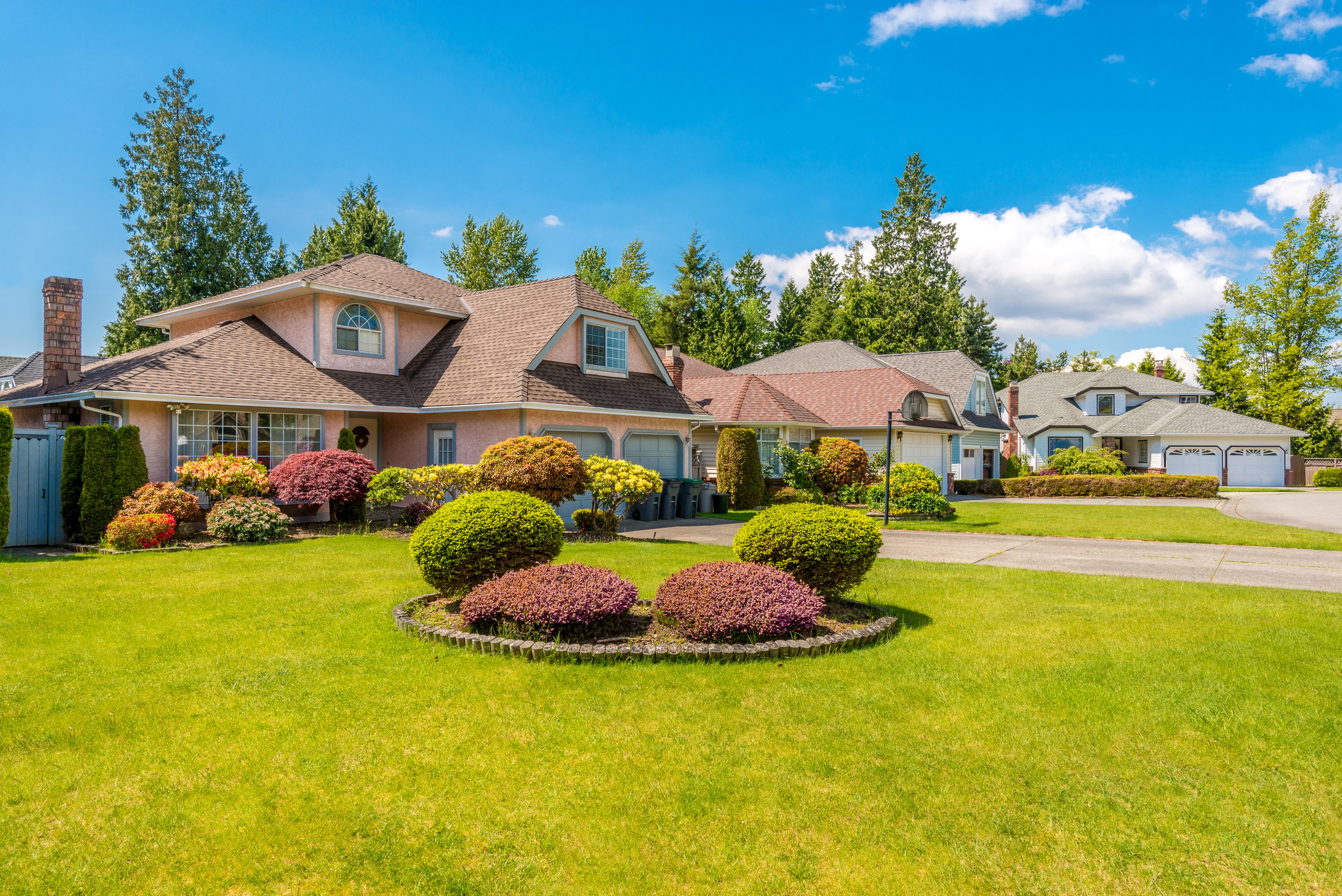 4K Suburban Houses with Well-Kept Lawn and Shrubs HD Wallpaper