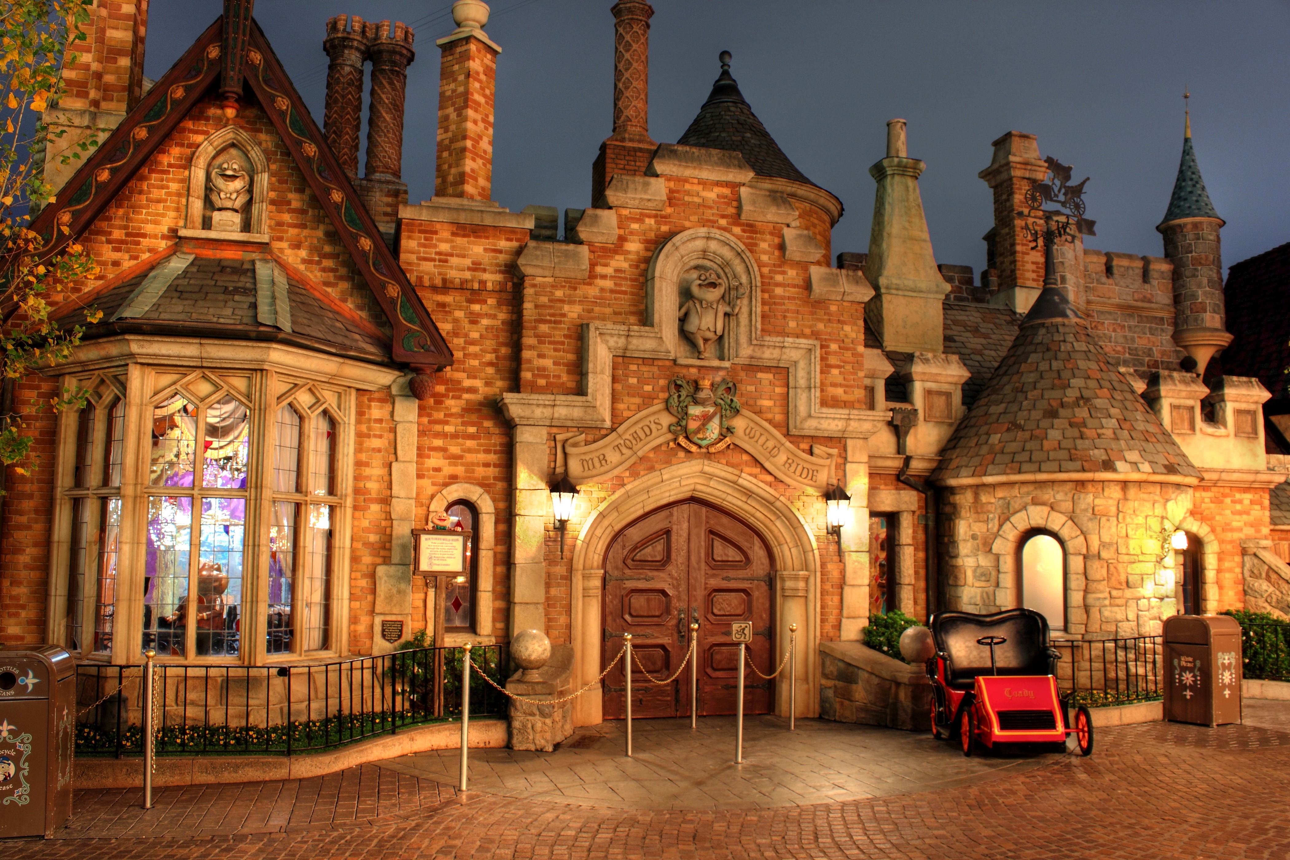 Mr. Toad's Wild Ride attraction at Disneyland HD Wallpaper