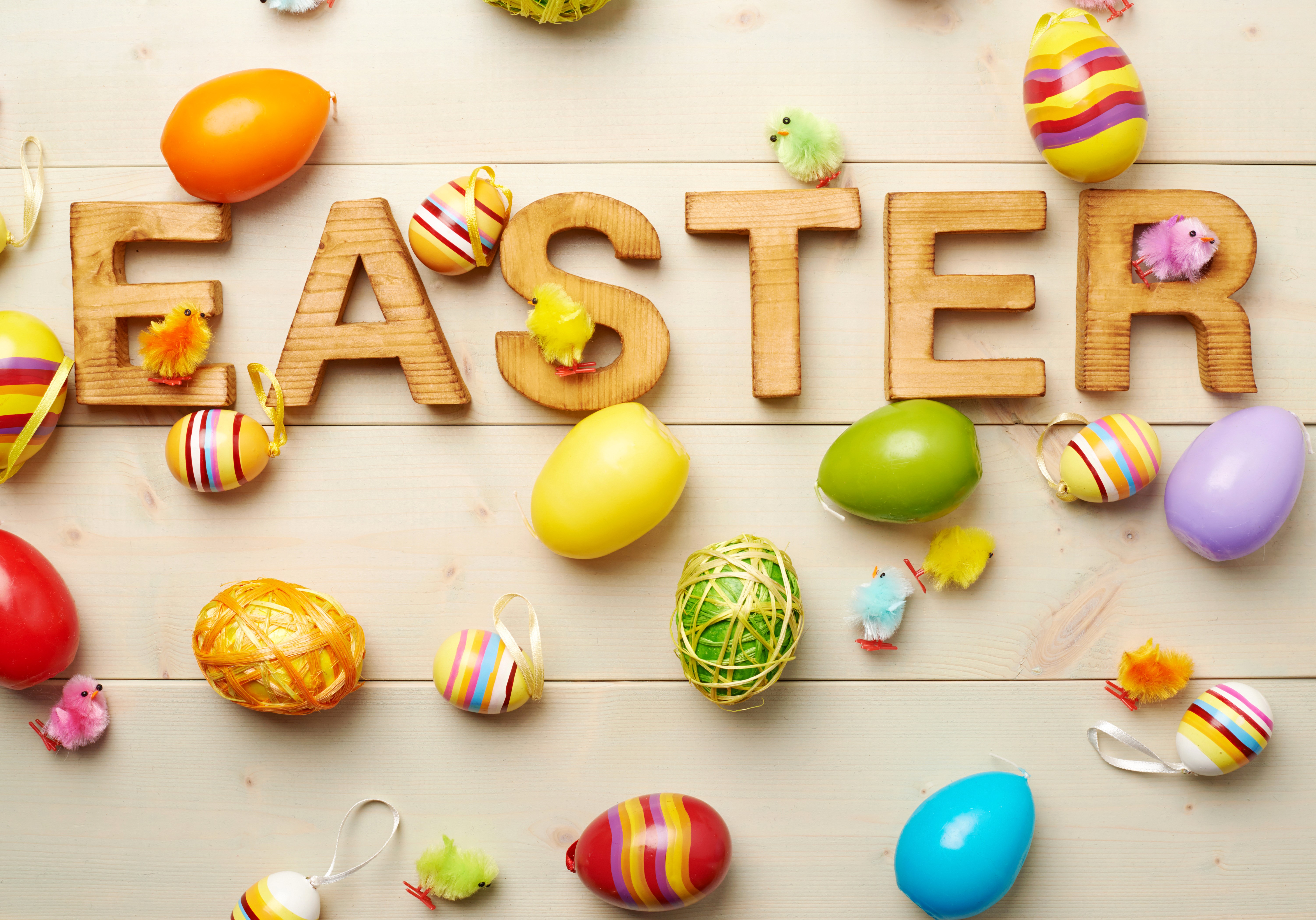 Easter wooden letters with eggs and chicks HD Wallpaper