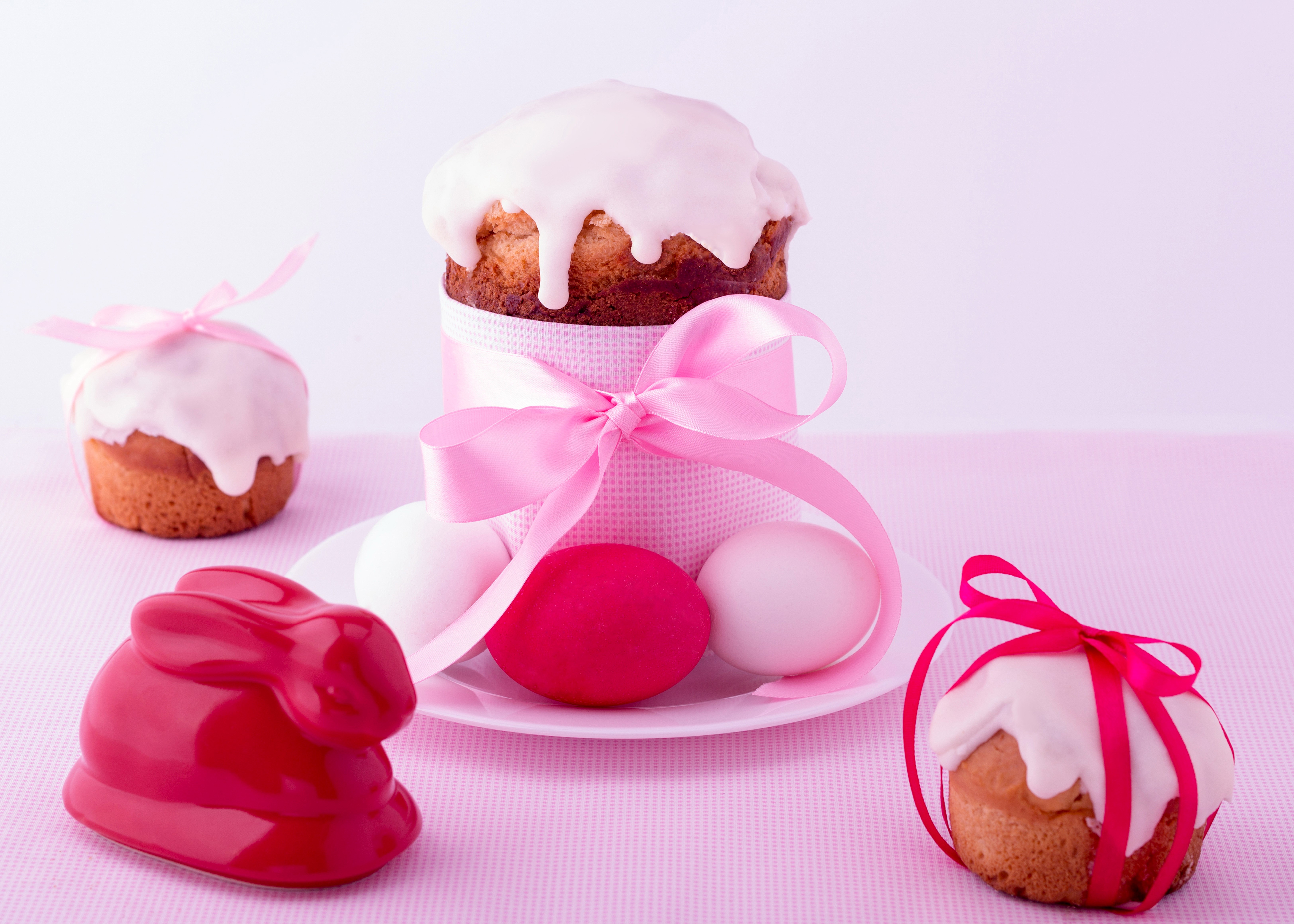 Easter Kulich Cakes with Eggs and Bunny Decoration HD Wallpaper