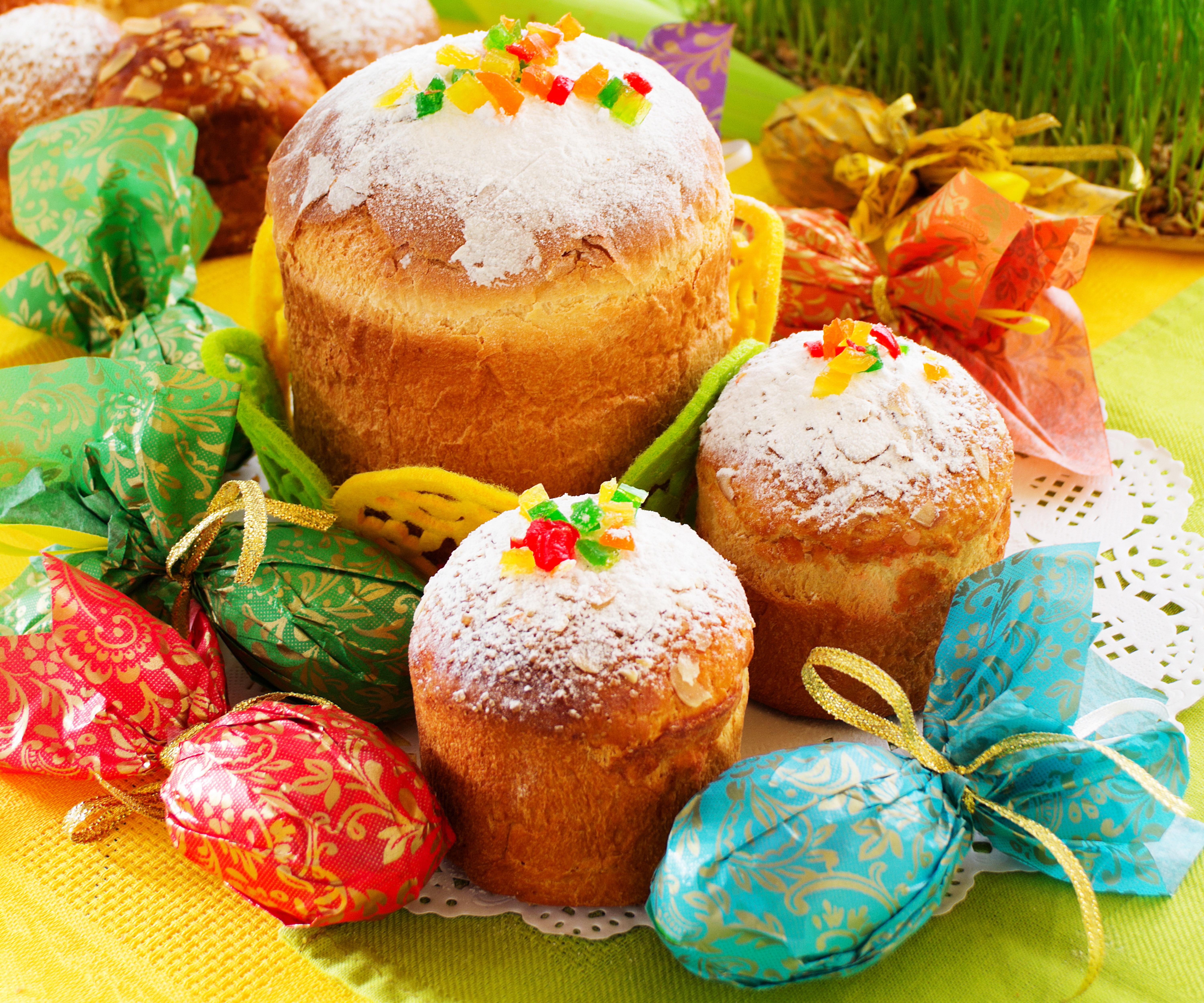 Easter Kulich Pastries and Wrapped Eggs HD Wallpaper