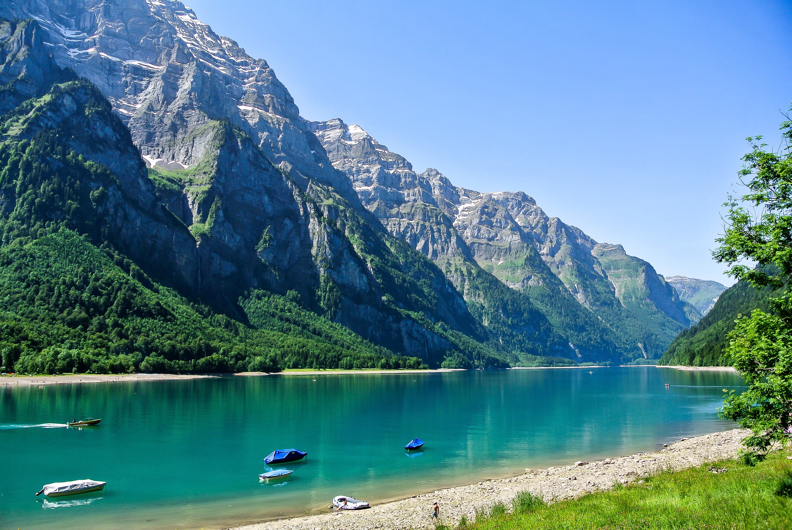 Turquoise lake and mountains in Glarus, Switzerland HD Wallpaper