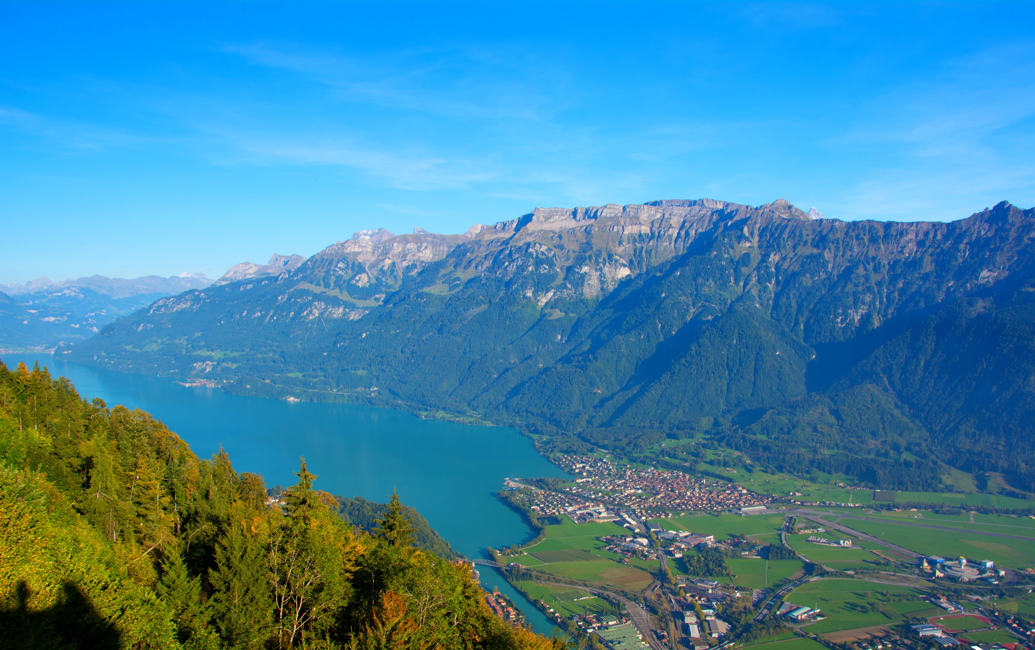Lake Thun and mountains in Switzerland HD Wallpaper