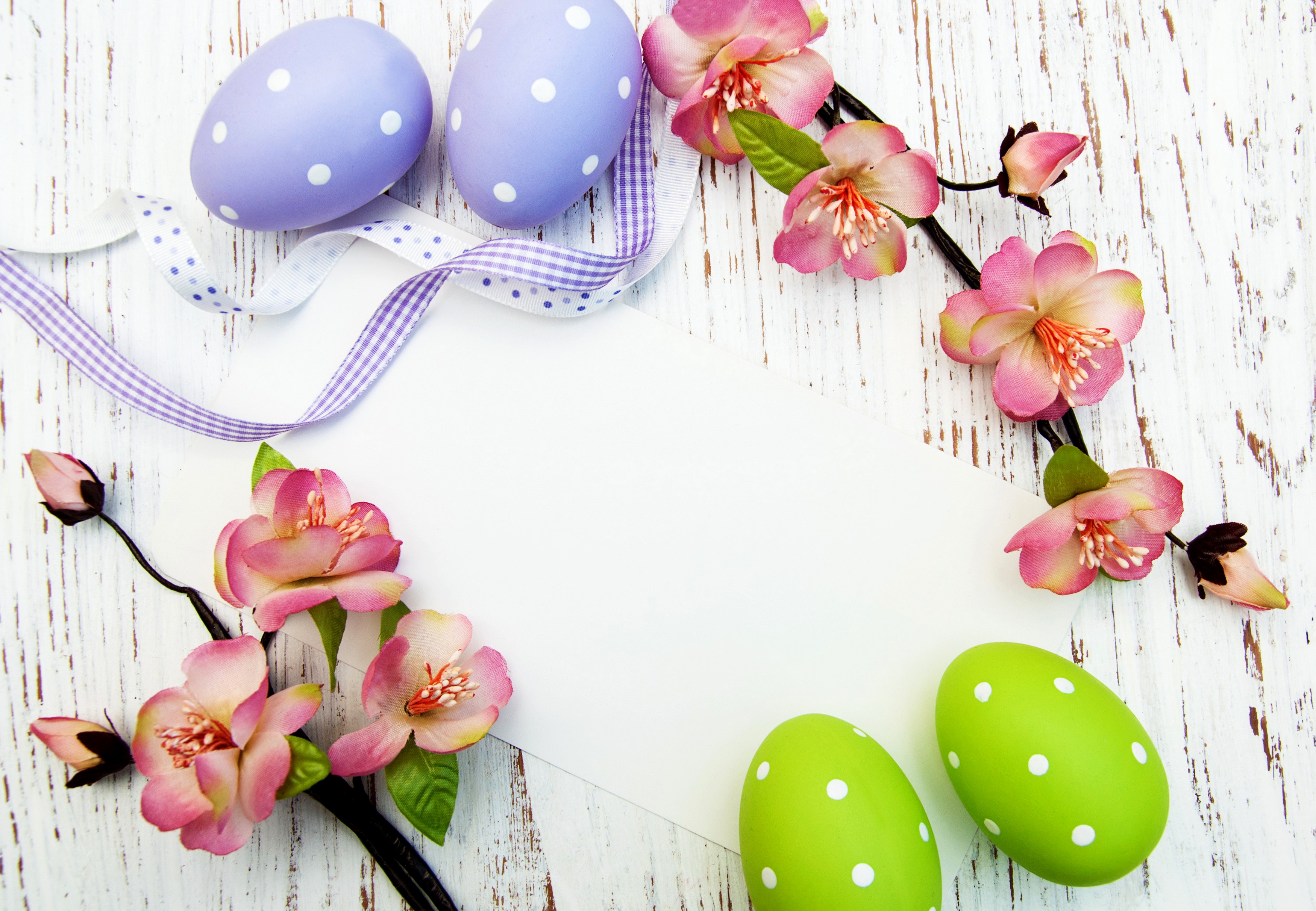 Easter eggs and flowers on a wooden background HD Wallpaper