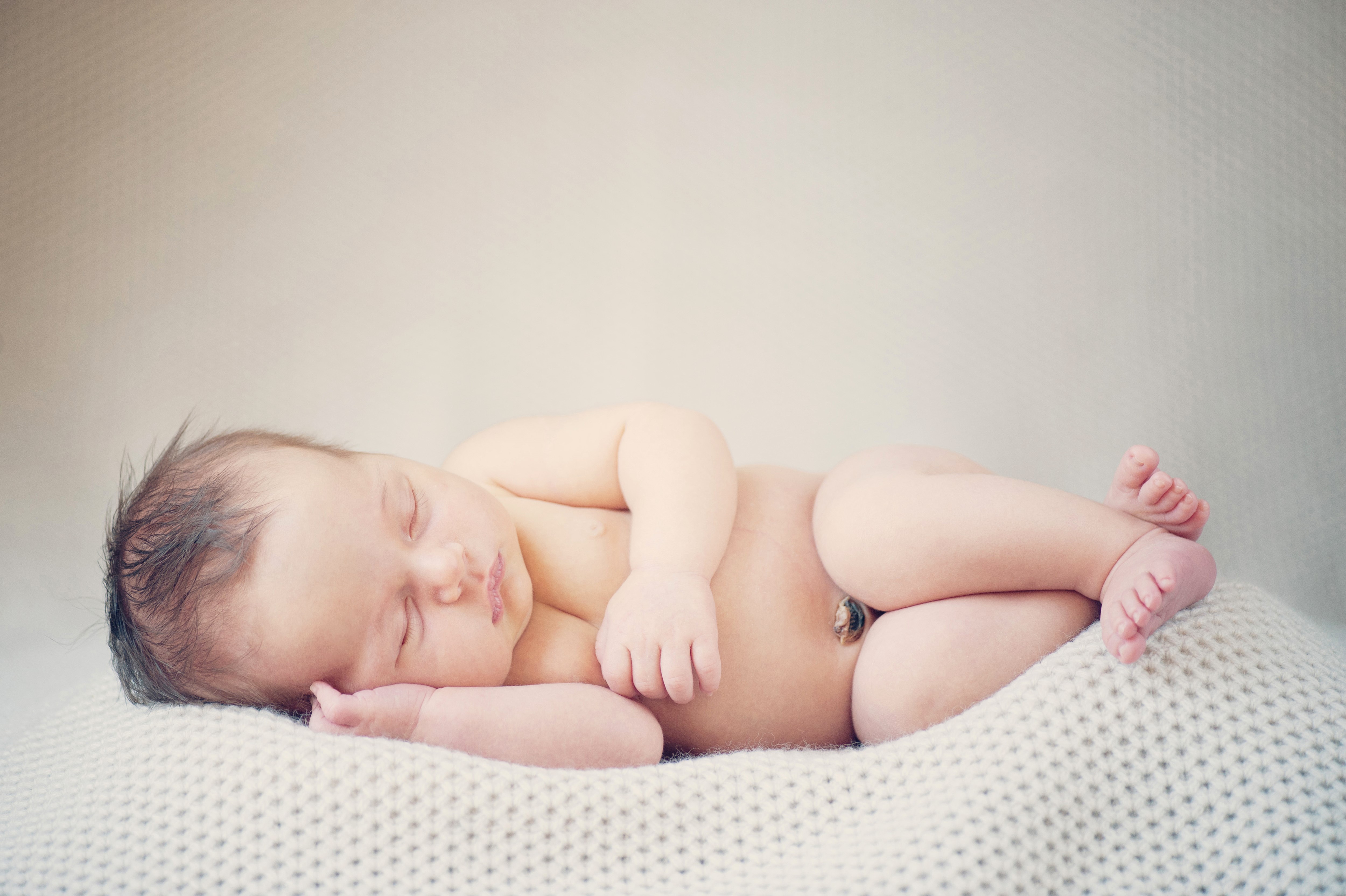 Newborn baby sleeping on a blanket HD Wallpaper