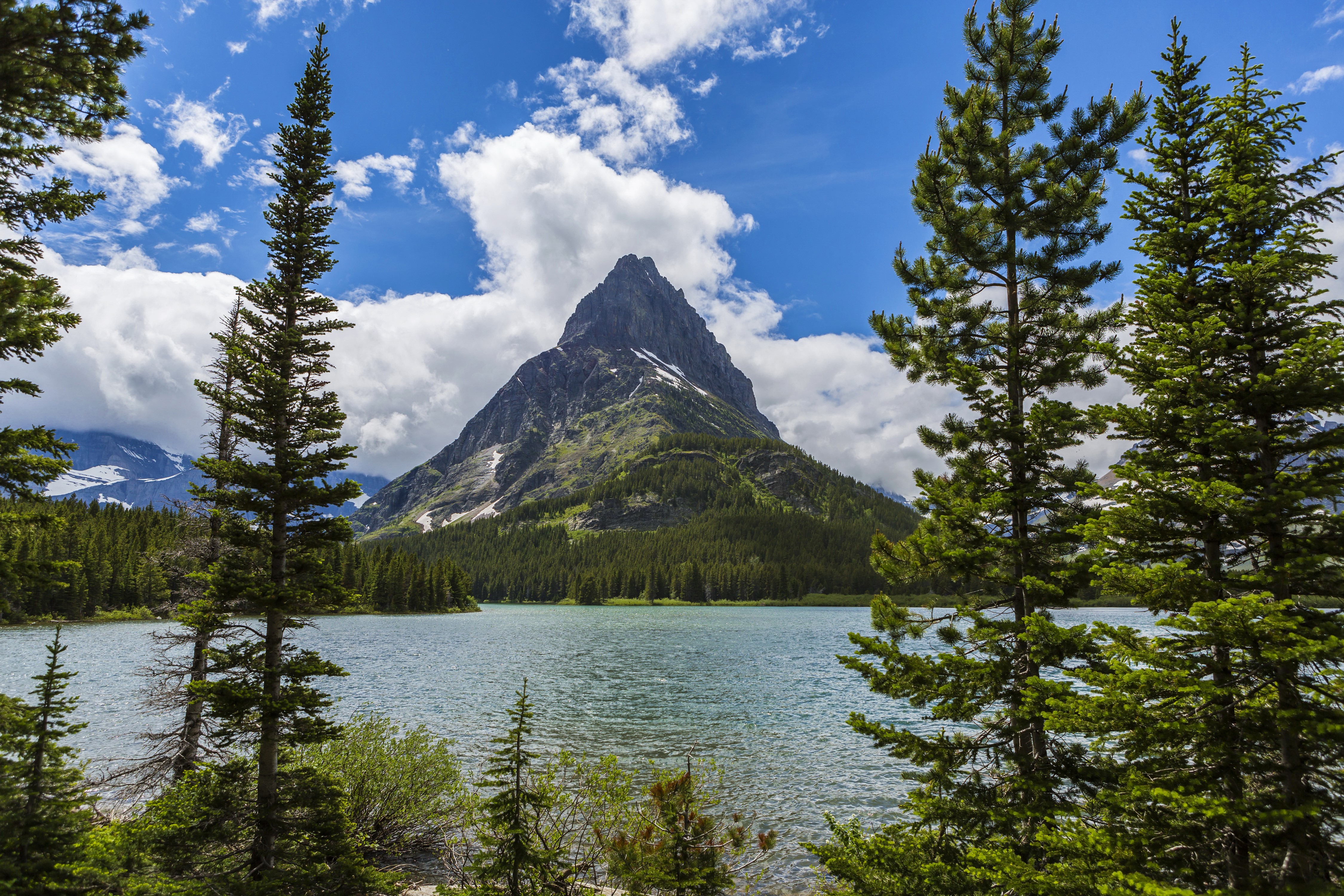 Lake and Mountain Scenery in Glacier National Park, Montana, USA HD Wallpaper