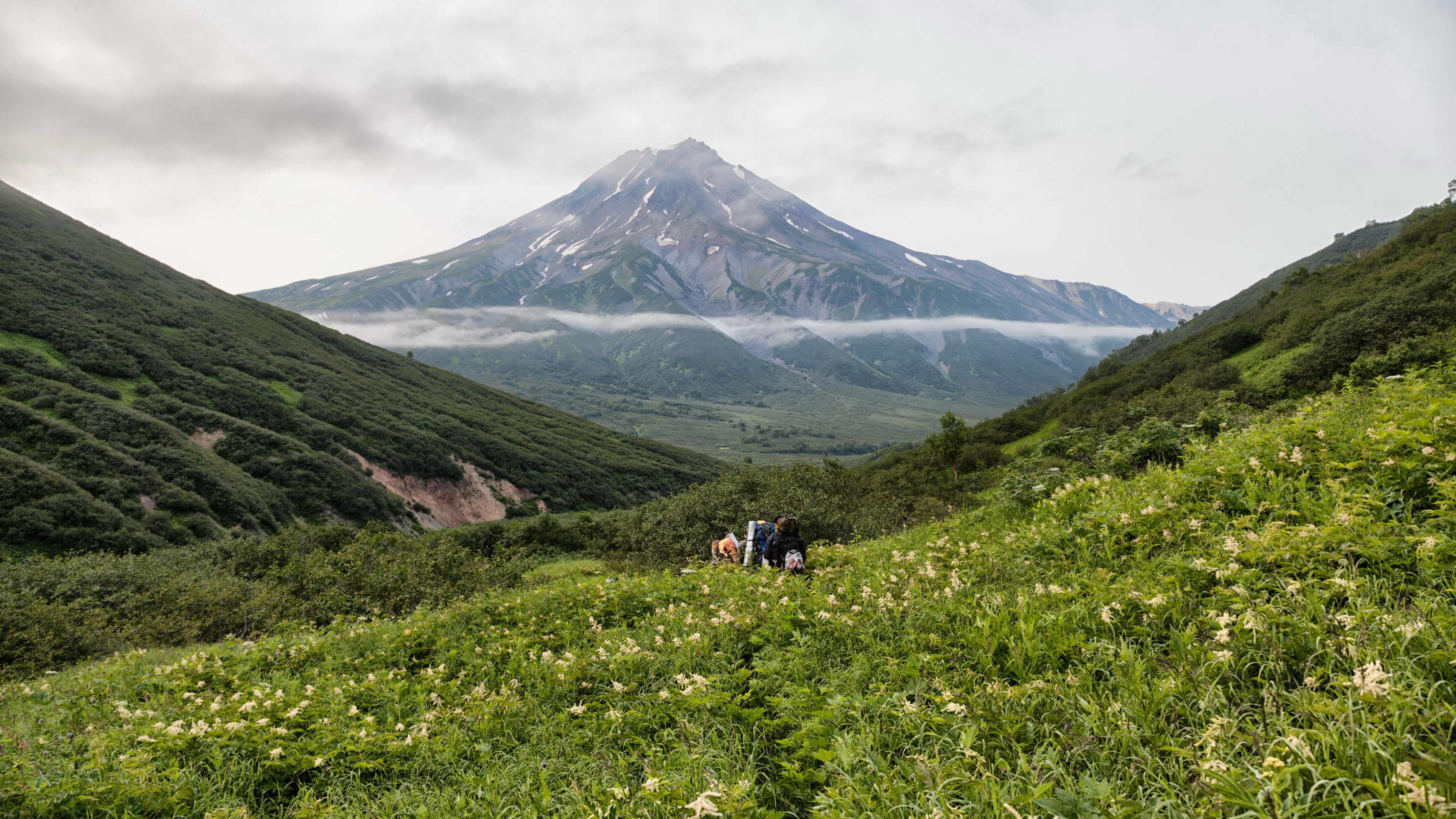 4K Scenery of Kamchatka Peninsula Mountains in Russia HD Wallpaper