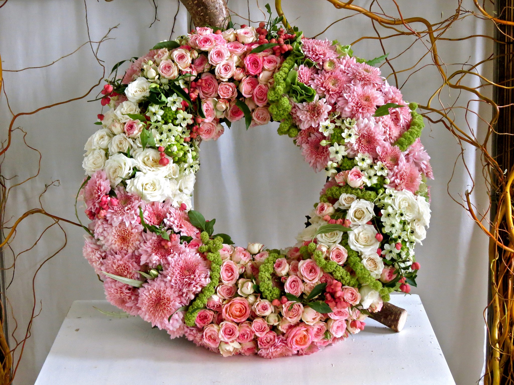 Circular floral arrangement with pink and white roses and chrysanthemums HD Wallpaper