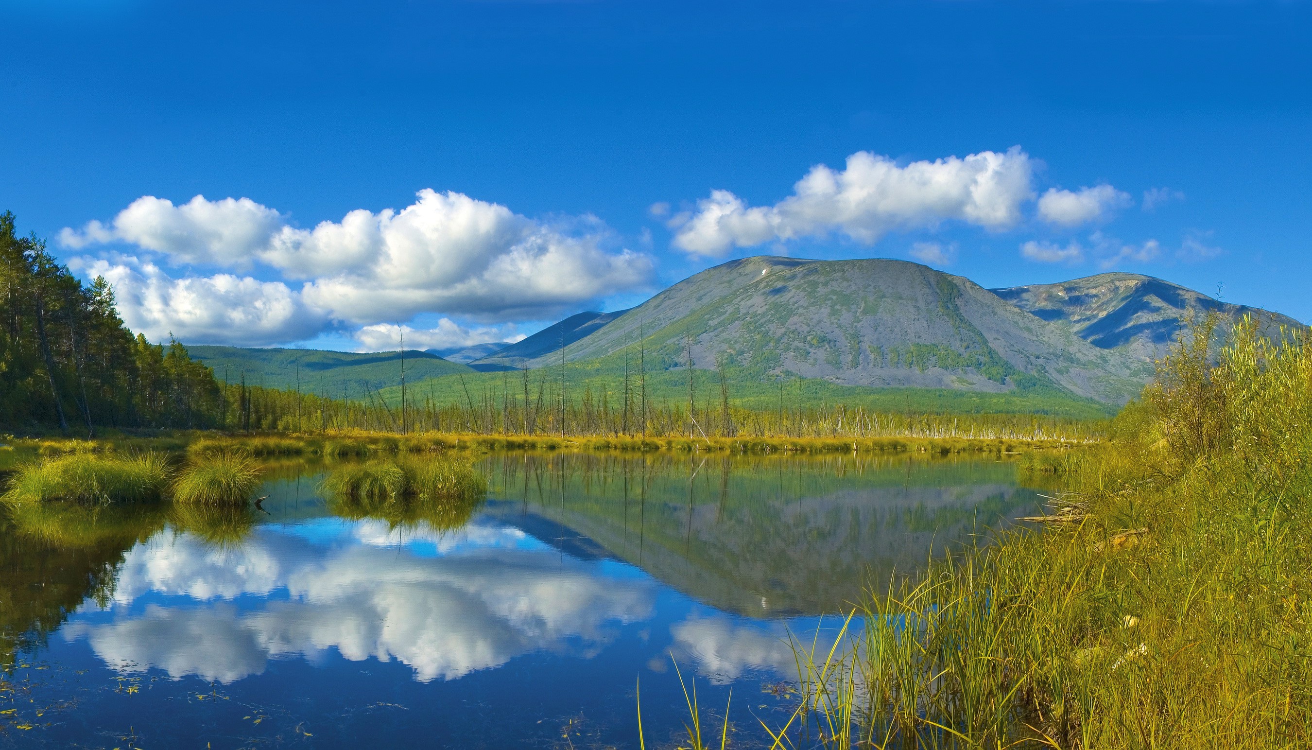 Lake and mountains in Russia under a blue sky with clouds HD Wallpaper
